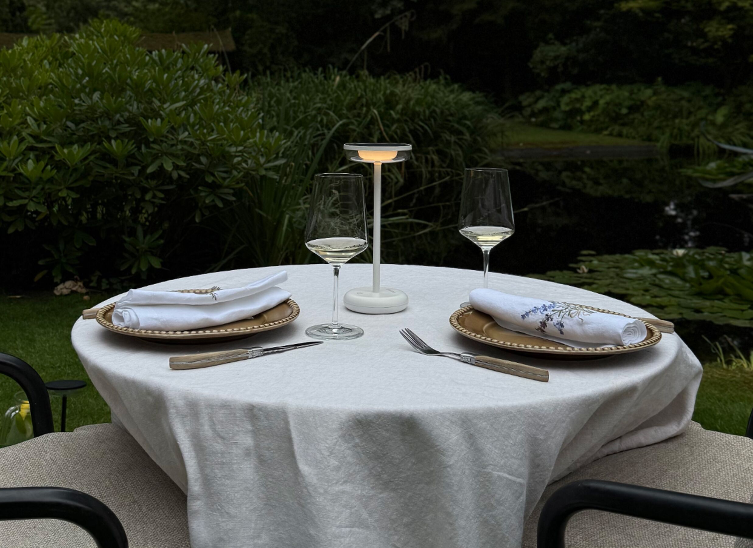 Foto ambiance - Lampe de table solaire Bobbie H27 - plastique - blanc