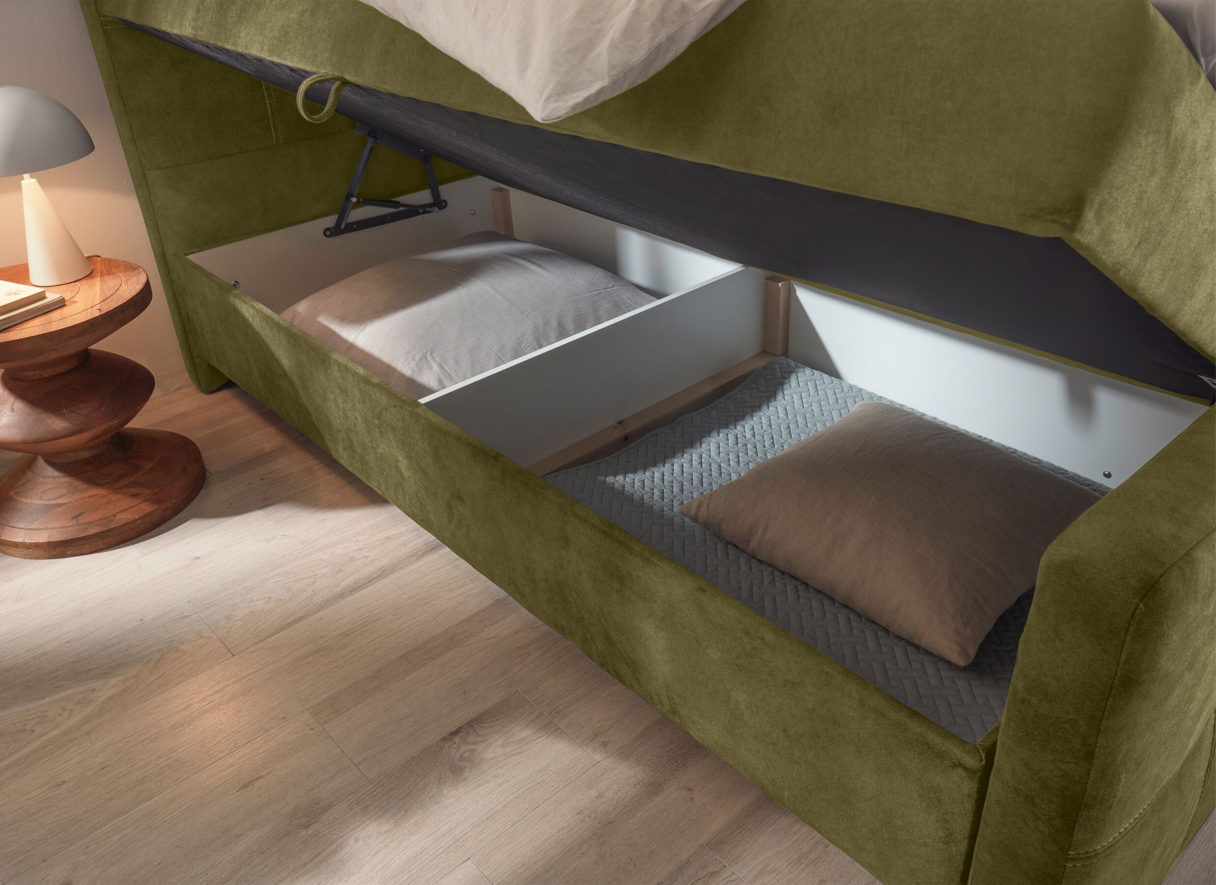 Sfeerfoto - Bedbox Valetta 160x200cm - stof - olijf met opbergruimte