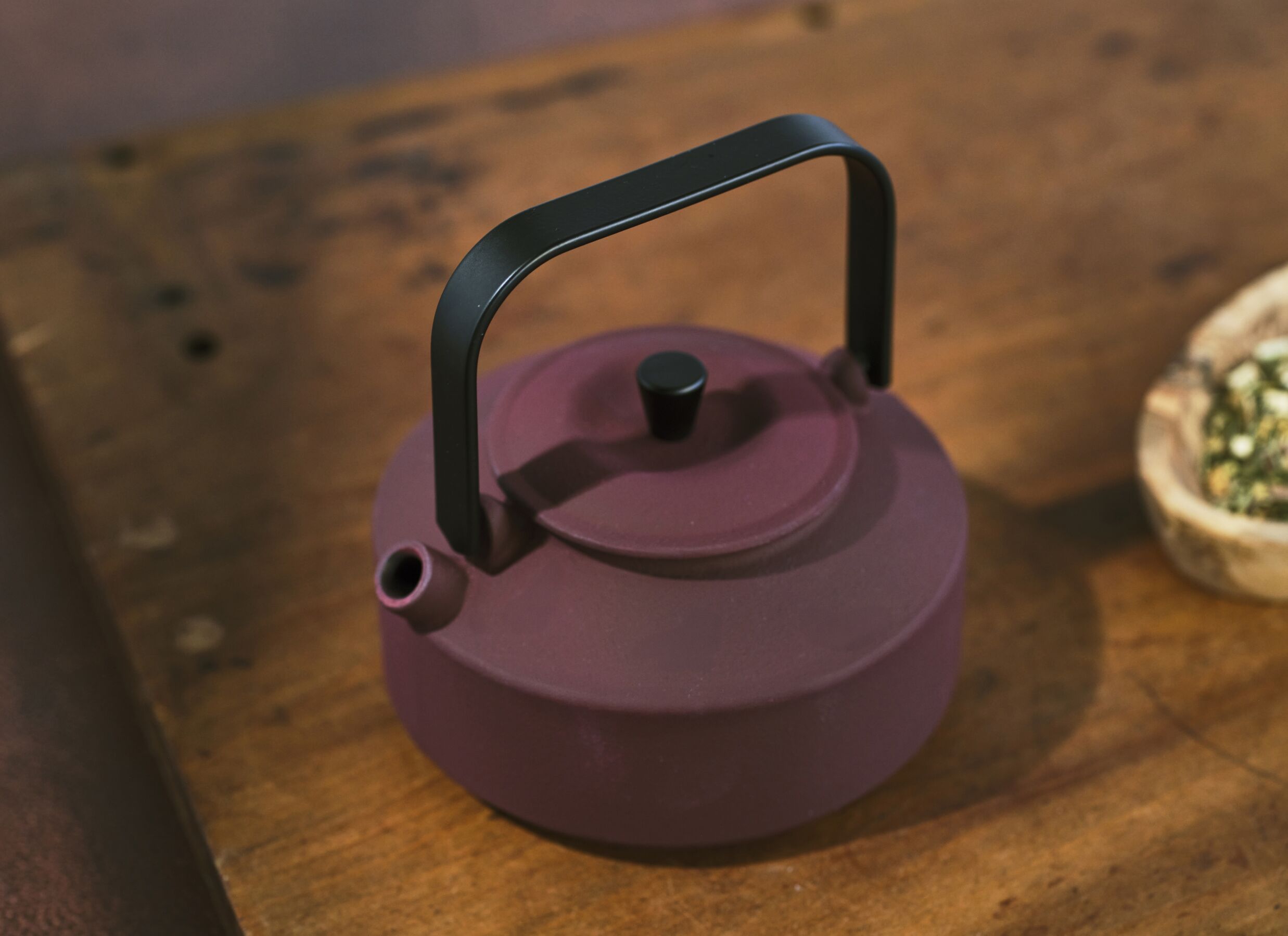 Foto ambiance - Théière Sencha 0,7L - fonte - bordeaux