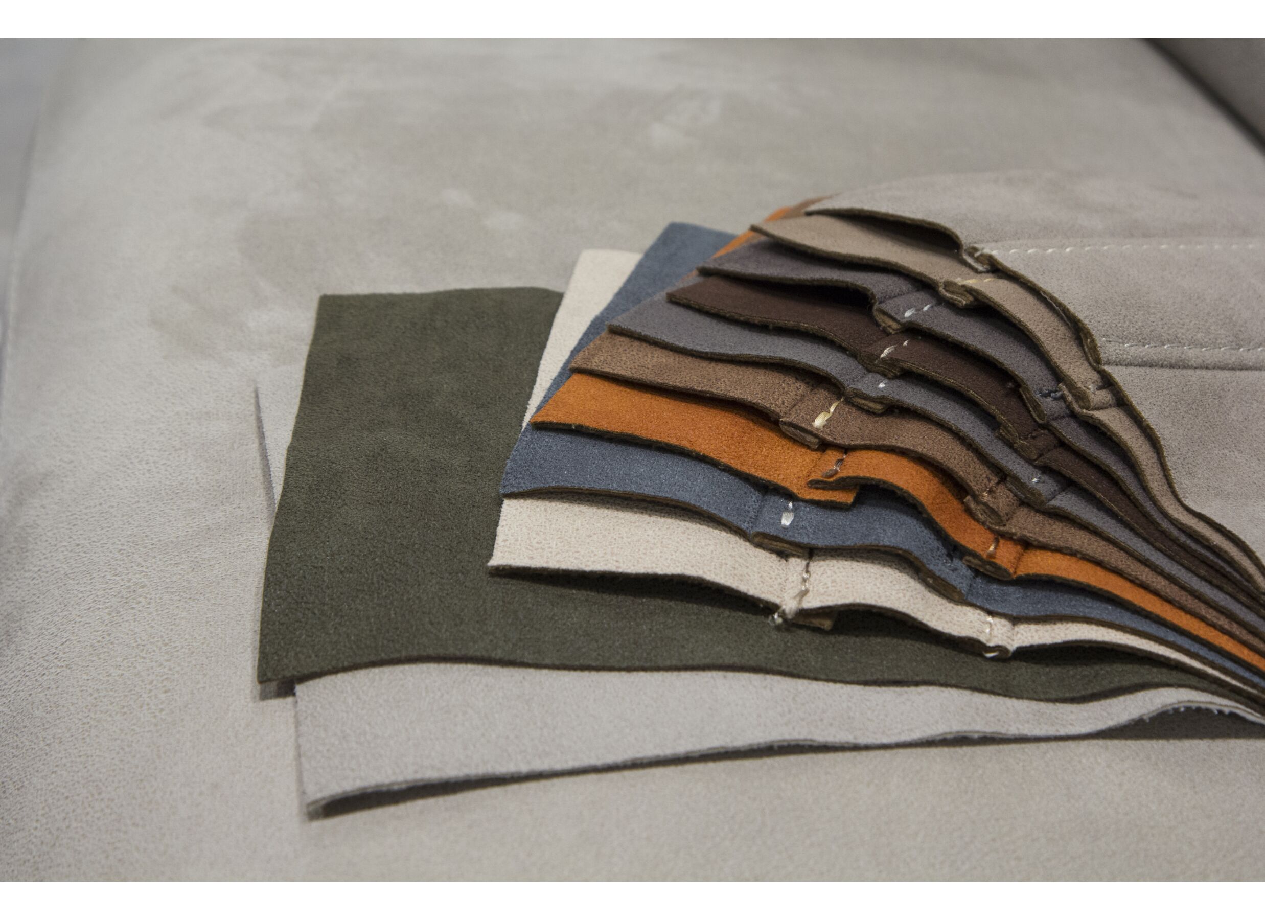 Canapé d'angle Arya 293x241cm - tissu - gris avec relax