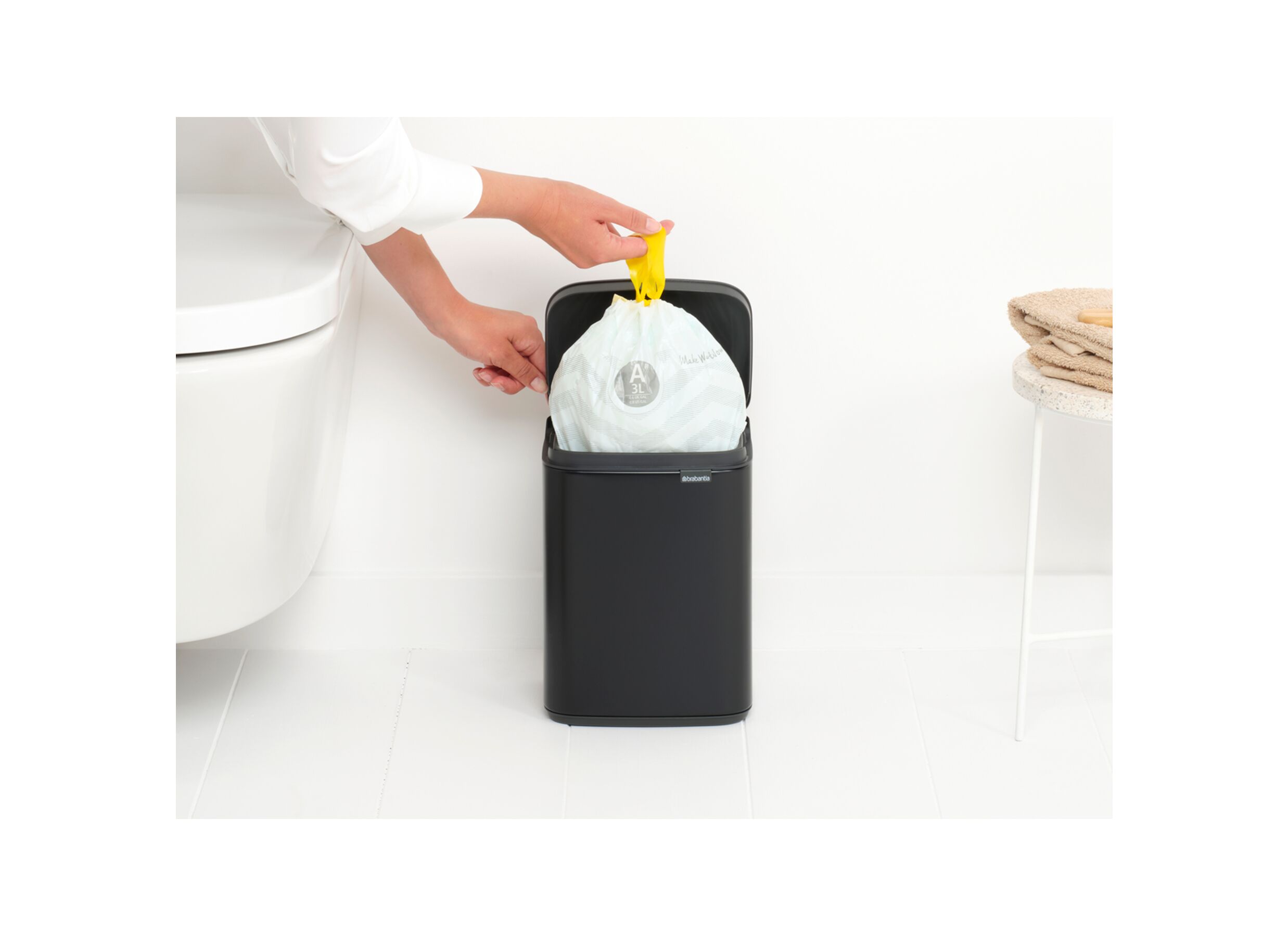 Foto ambiance - Poubelle Bo Brabantia 4L noir mat