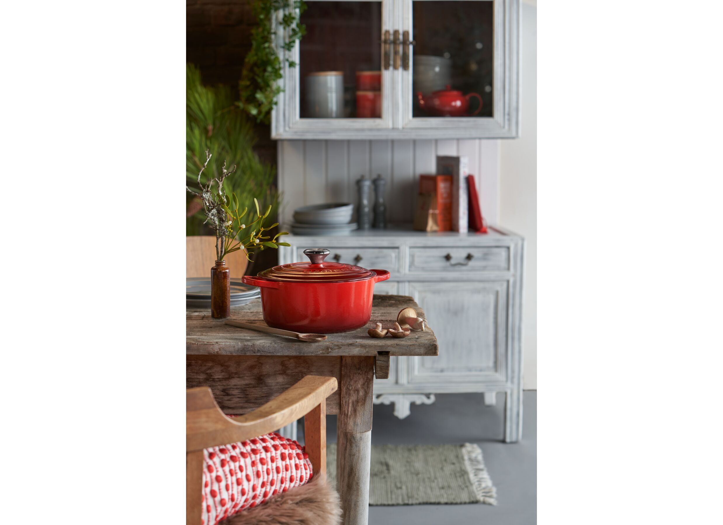 Sfeerfoto - Stoofpot Le Creuset Ø26cm kersenrood