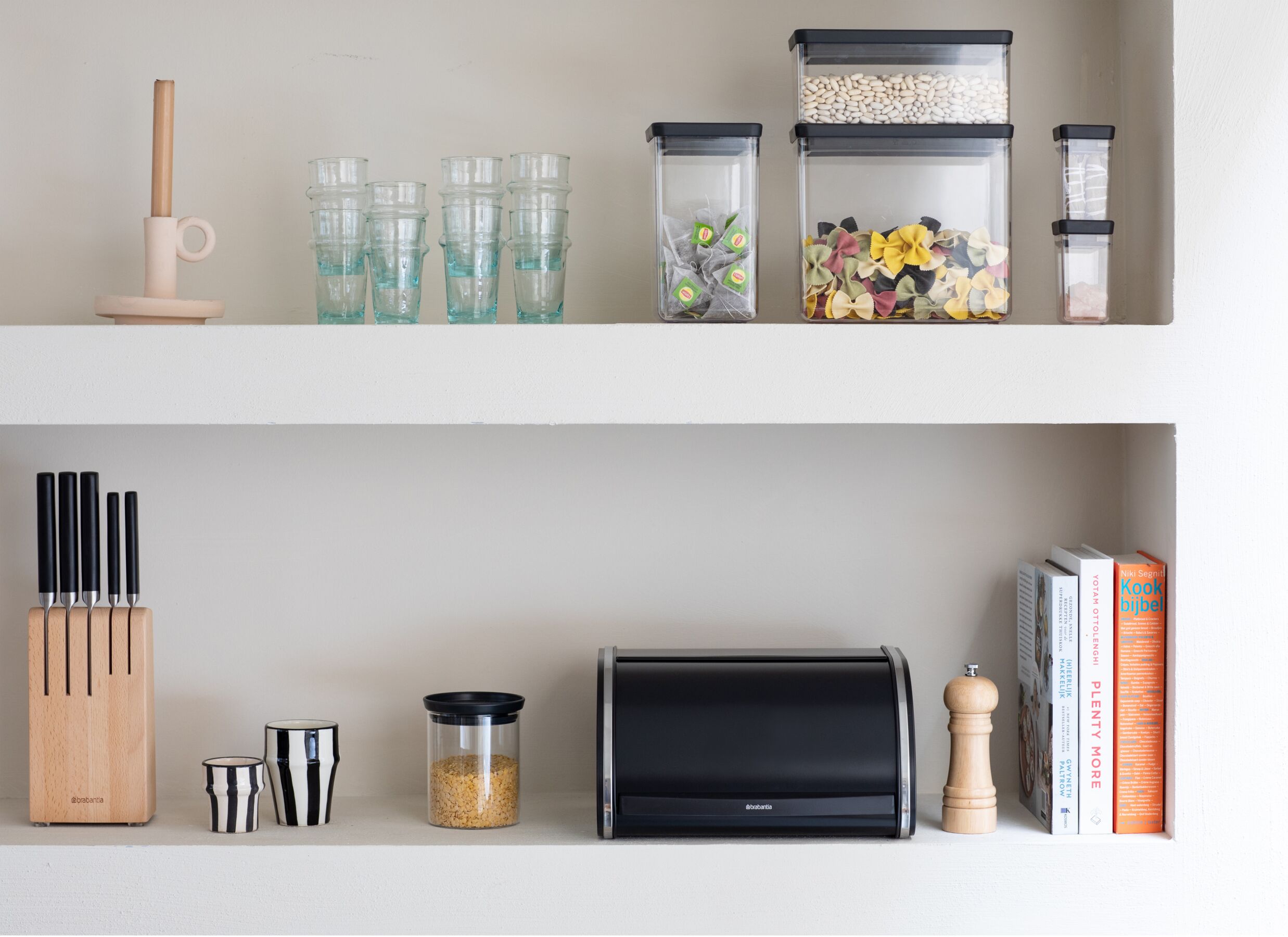 Sfeerfoto - Broodtrommel met schuifdeksel 26,50x31,60x17,30cm - staal - matt black