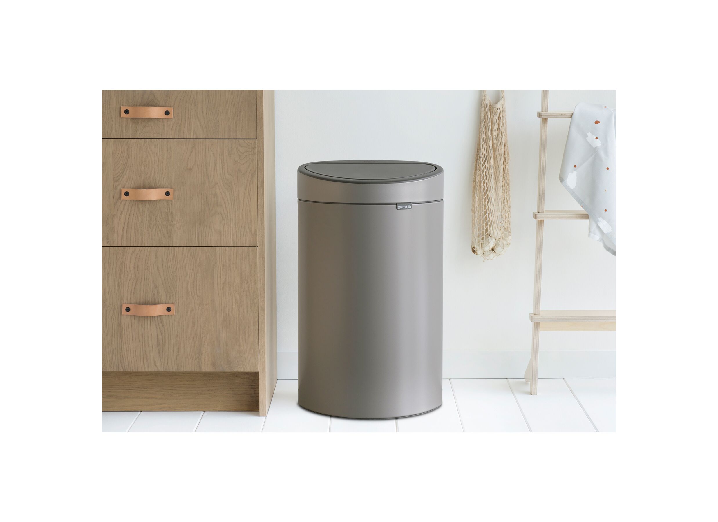 Sfeerfoto - Touch Bin Brabantia 40L grijs