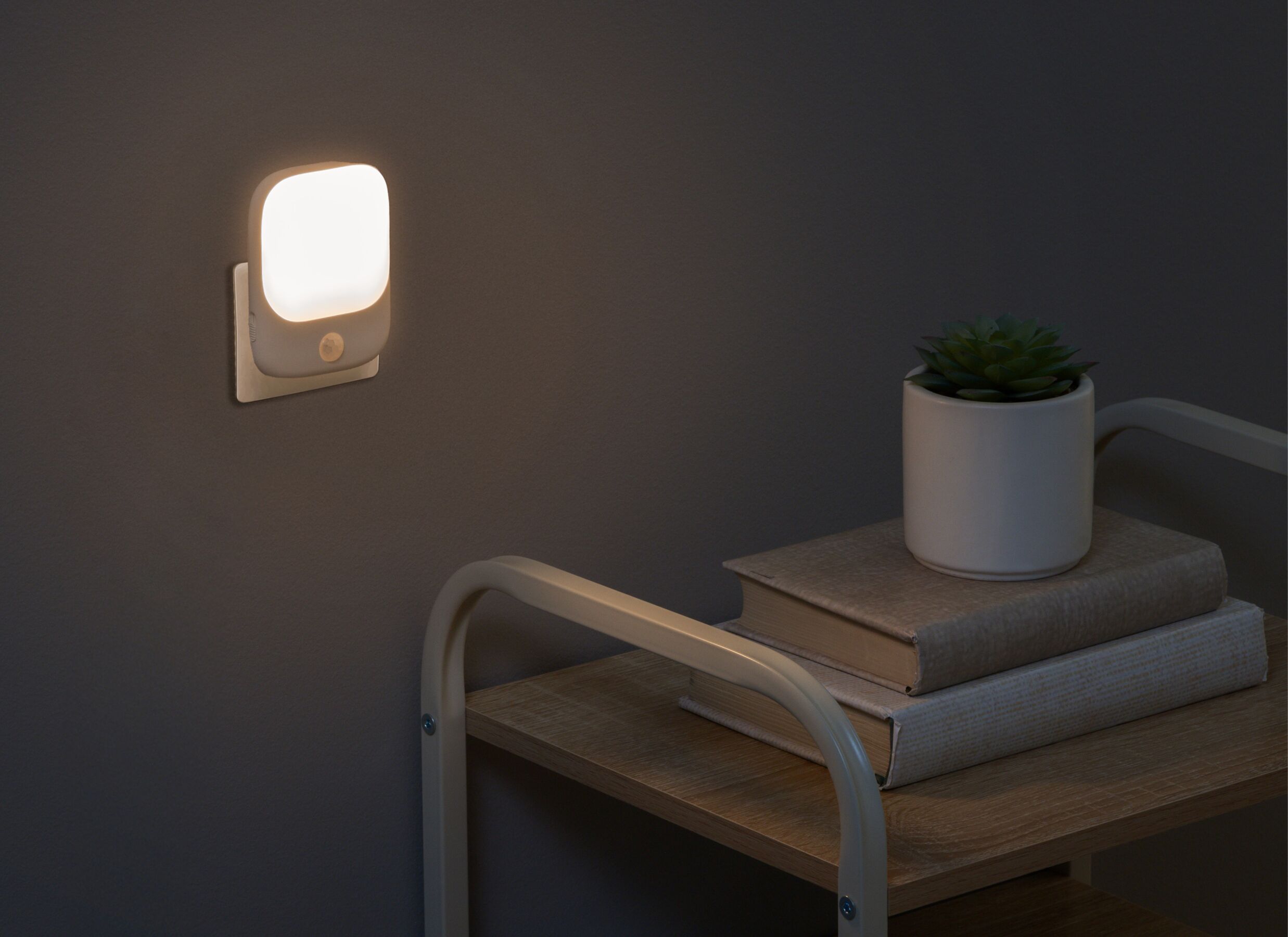 Foto ambiance - Veilleuse avec détecteur de mouvement H9,2cm - plastique - blanc