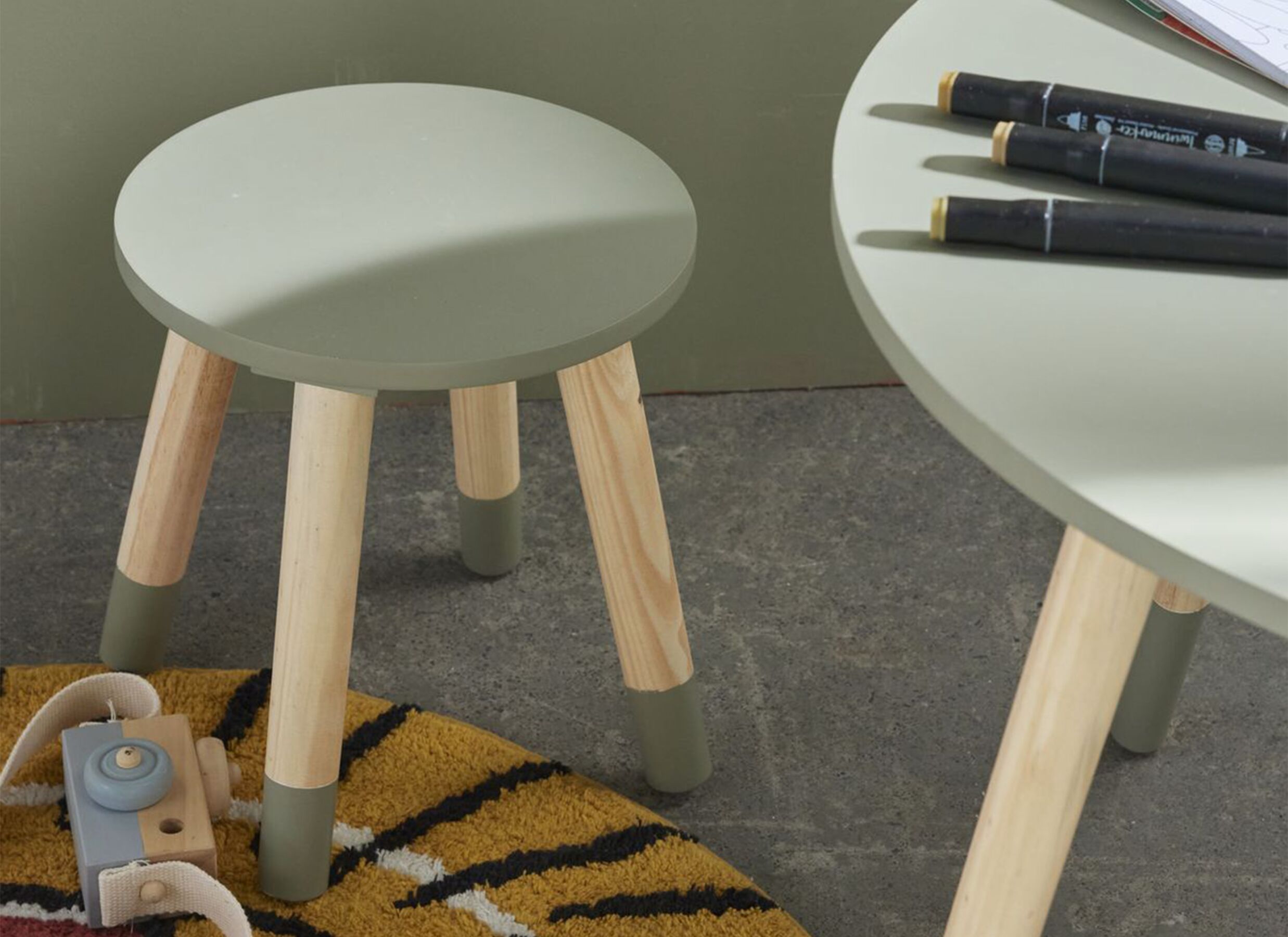 Foto ambiance - Tabouret Kid Story Ø24x27cm - bois - vert sauge