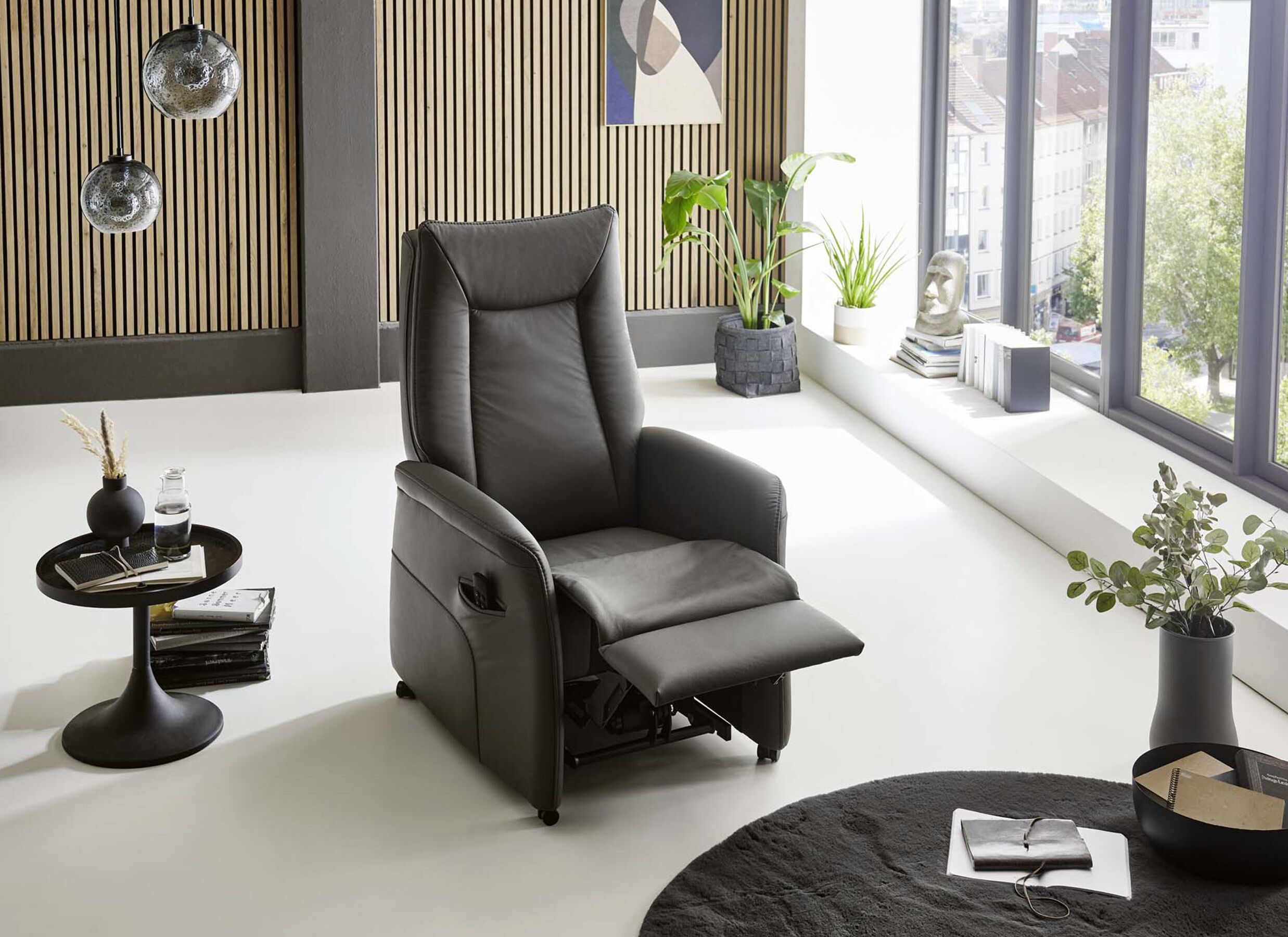 Sfeerfoto - Relaxzetel Hukla elektrisch - leder - antraciet met 2 motoren & extra lange beensteun