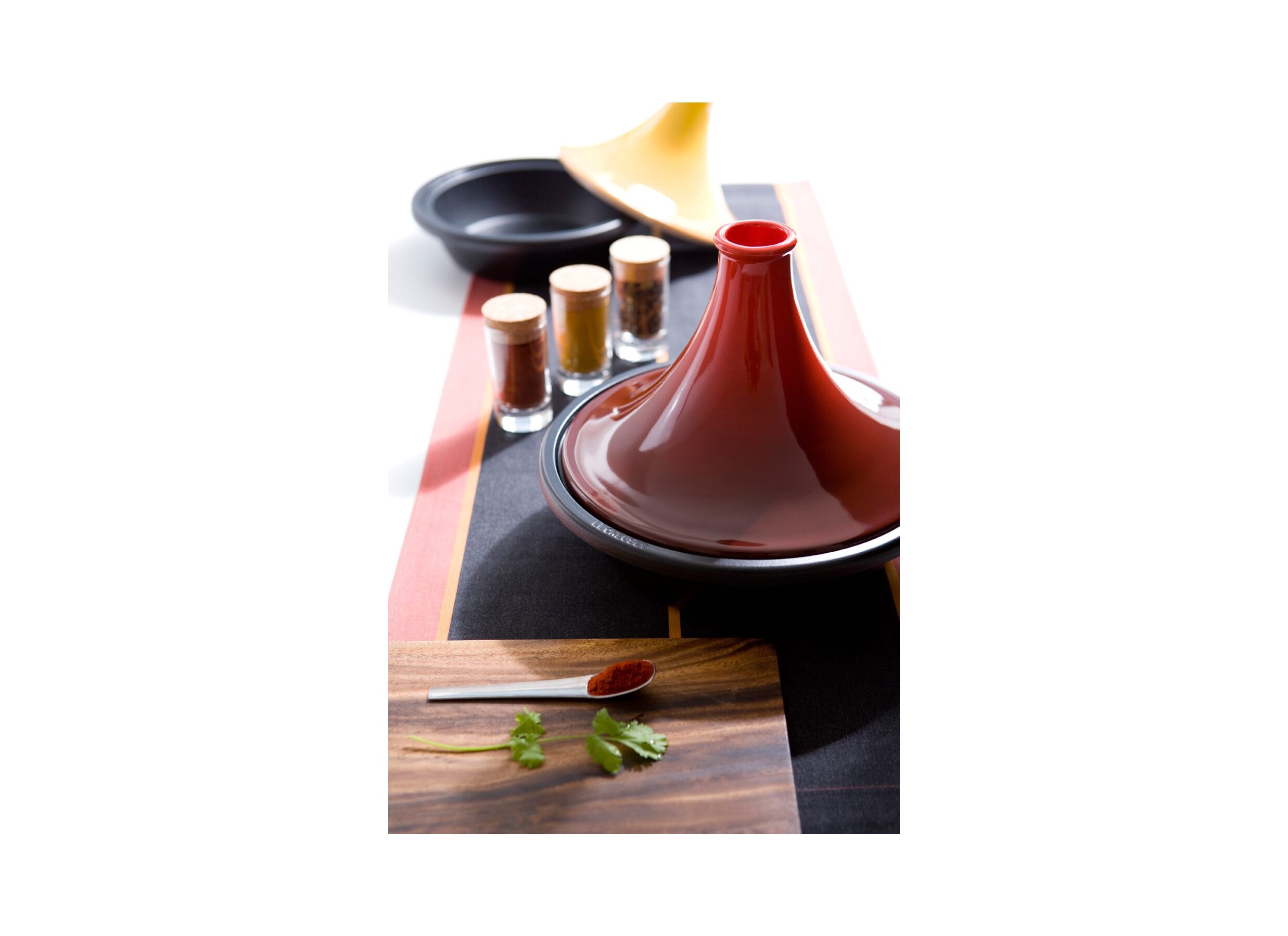 Sfeerfoto - Tajine Le Creuset Ø35cm kersenrood