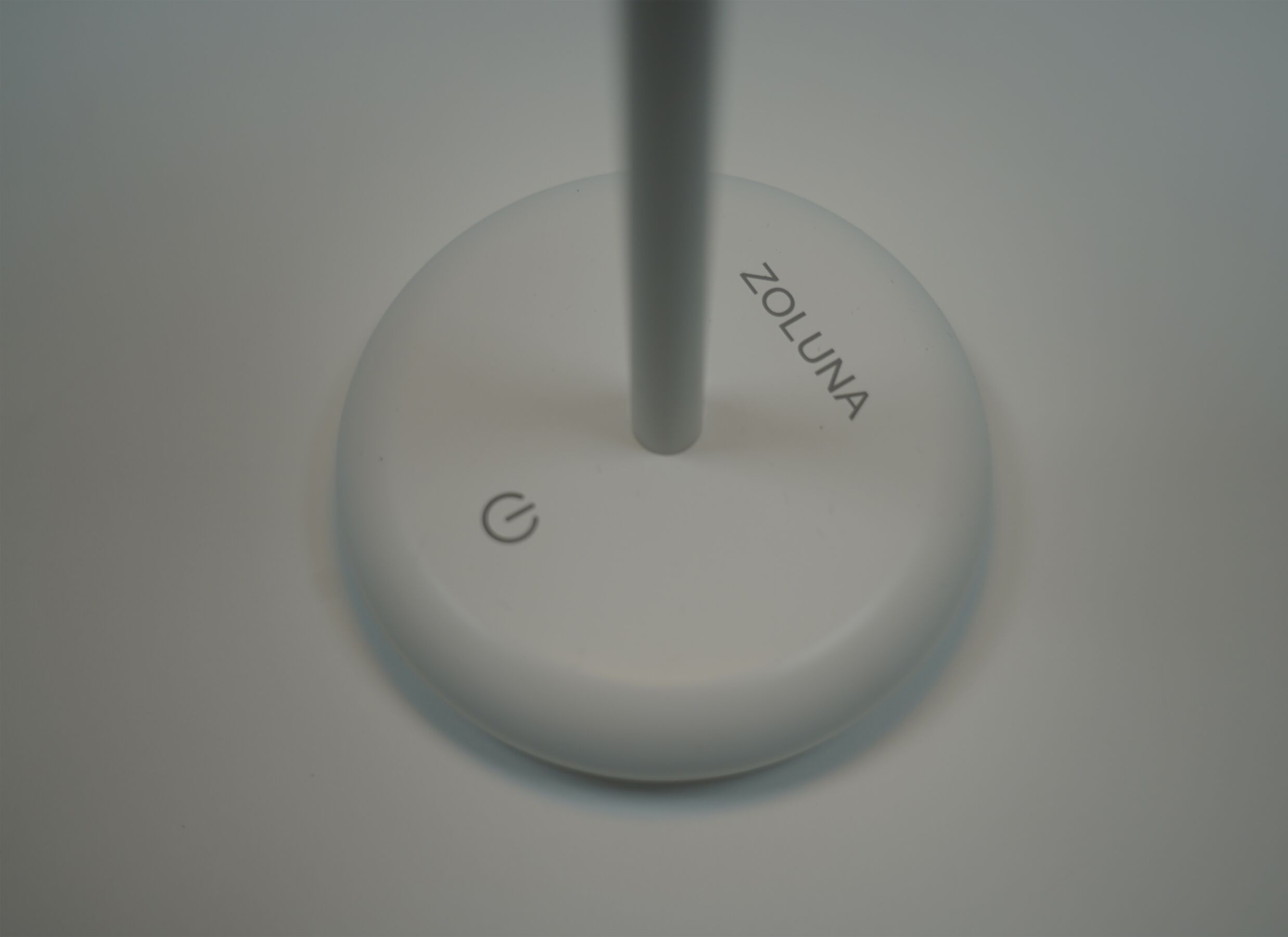 Detail - Lampe de table solaire Bobbie H27 - plastique - blanc