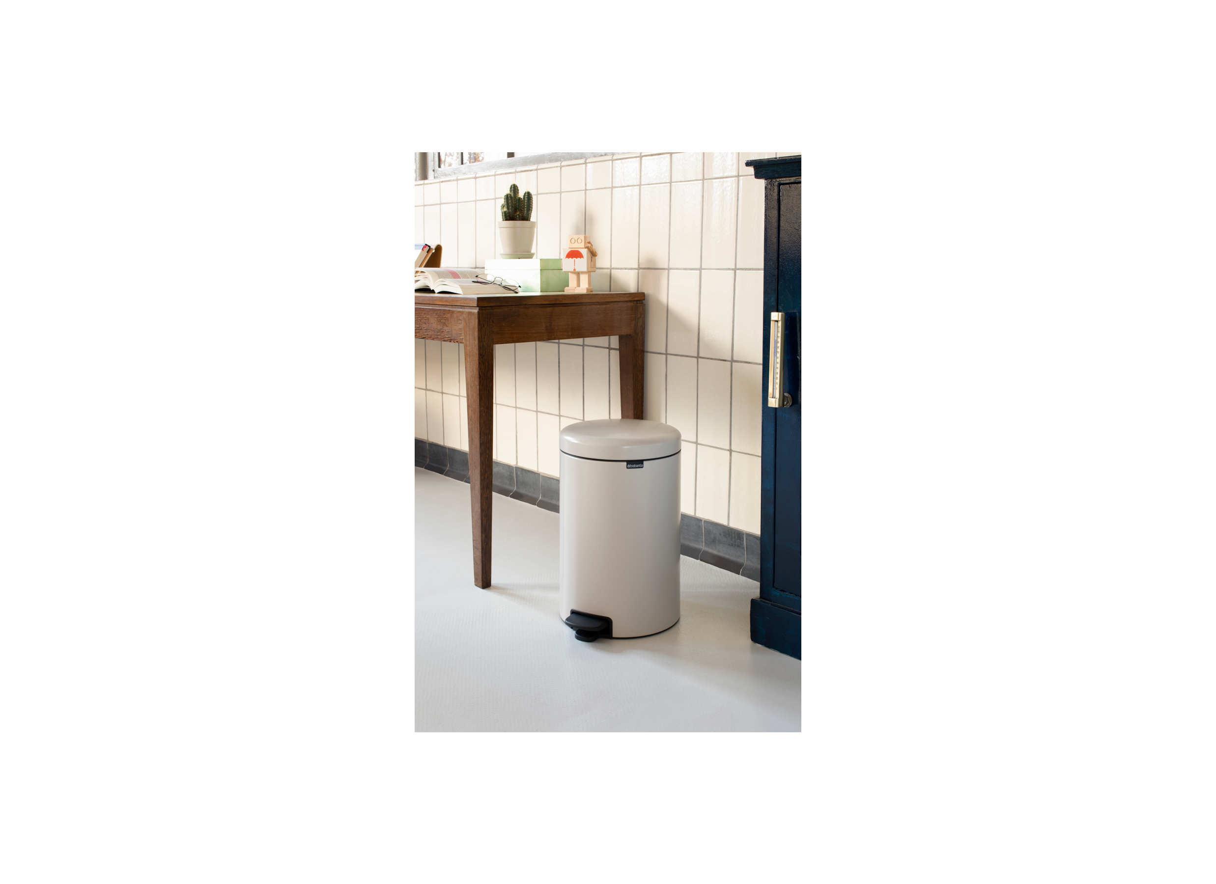 Foto ambiance - Poubelle à pédale NewIcon Brabantia 20L soft beige