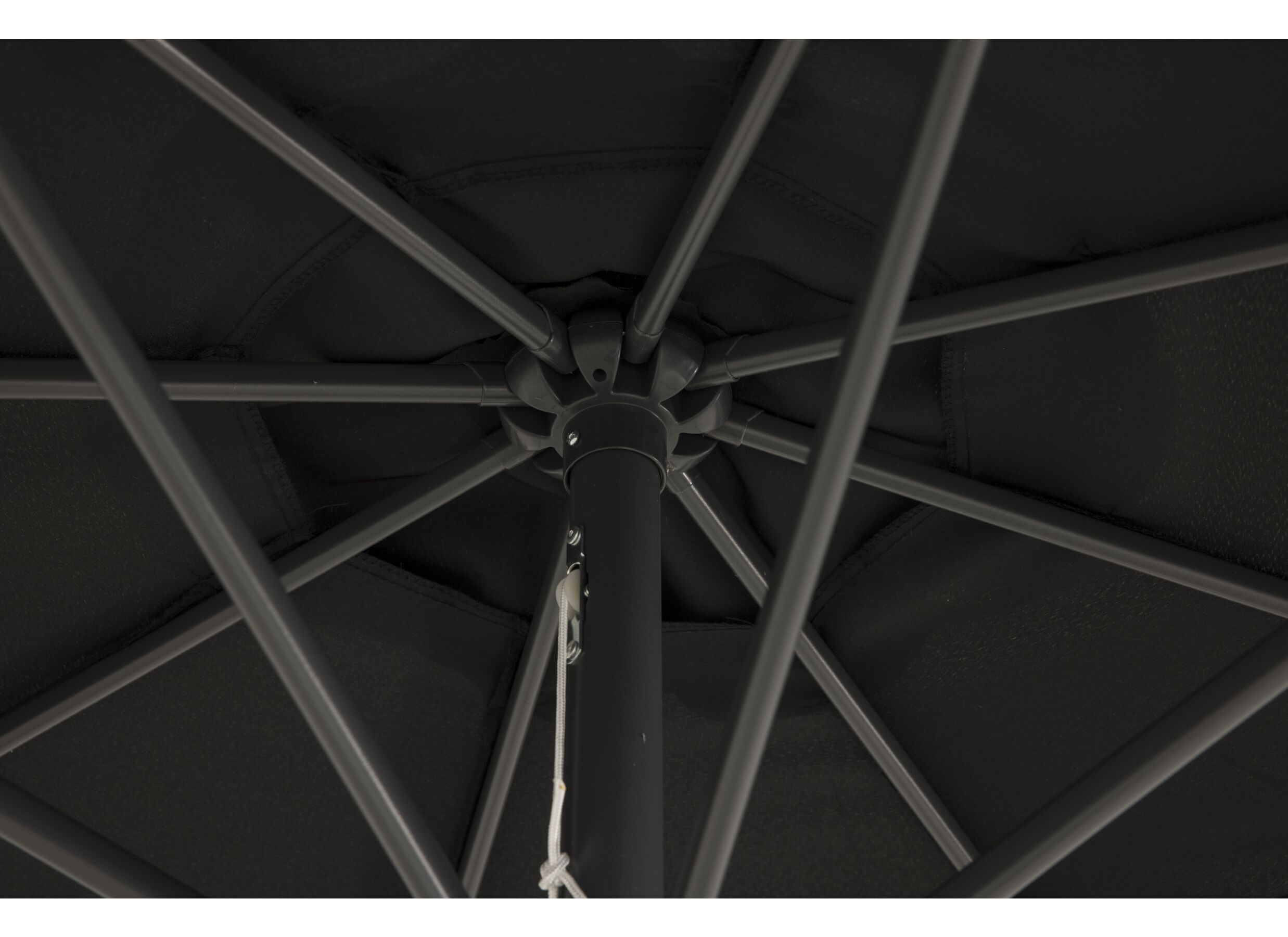 Detailfoto - Parasol Nerissa Ø300cm zwart met beschermhoes