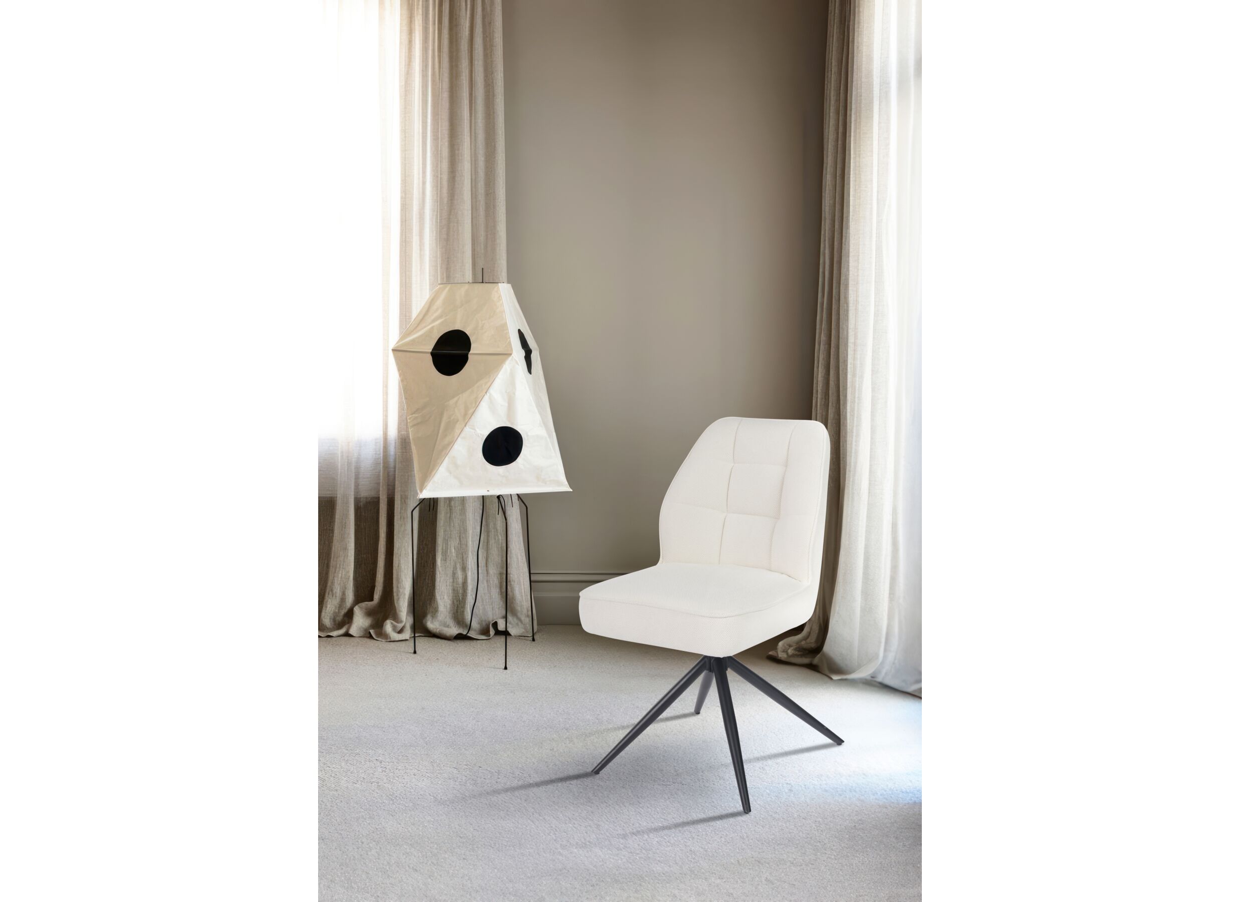 Sfeerfoto - Draaistoel Pareto 48x63x83,5cm - stof - beige