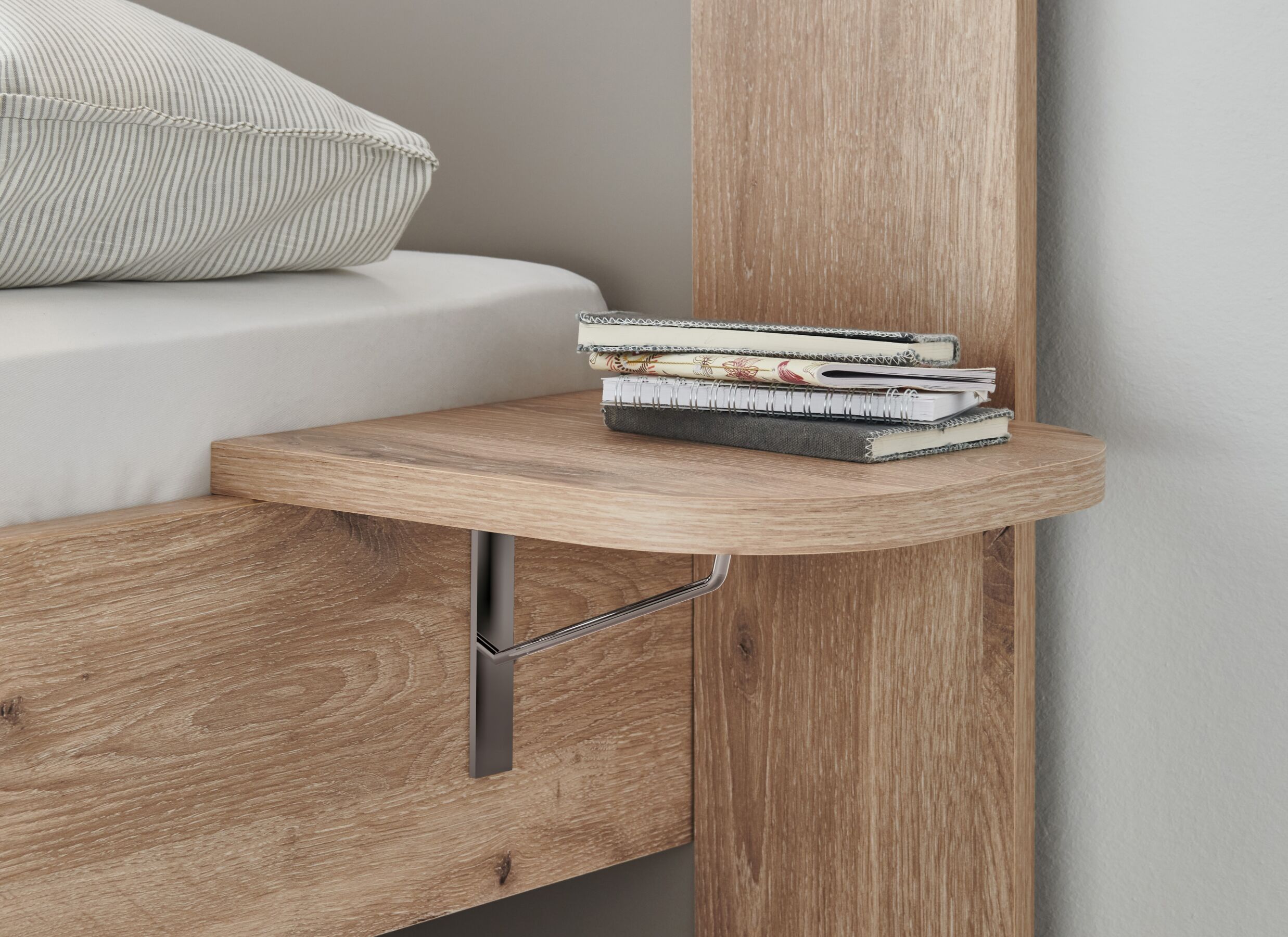 Plus Important - 2 tables suspendues - décor - viking