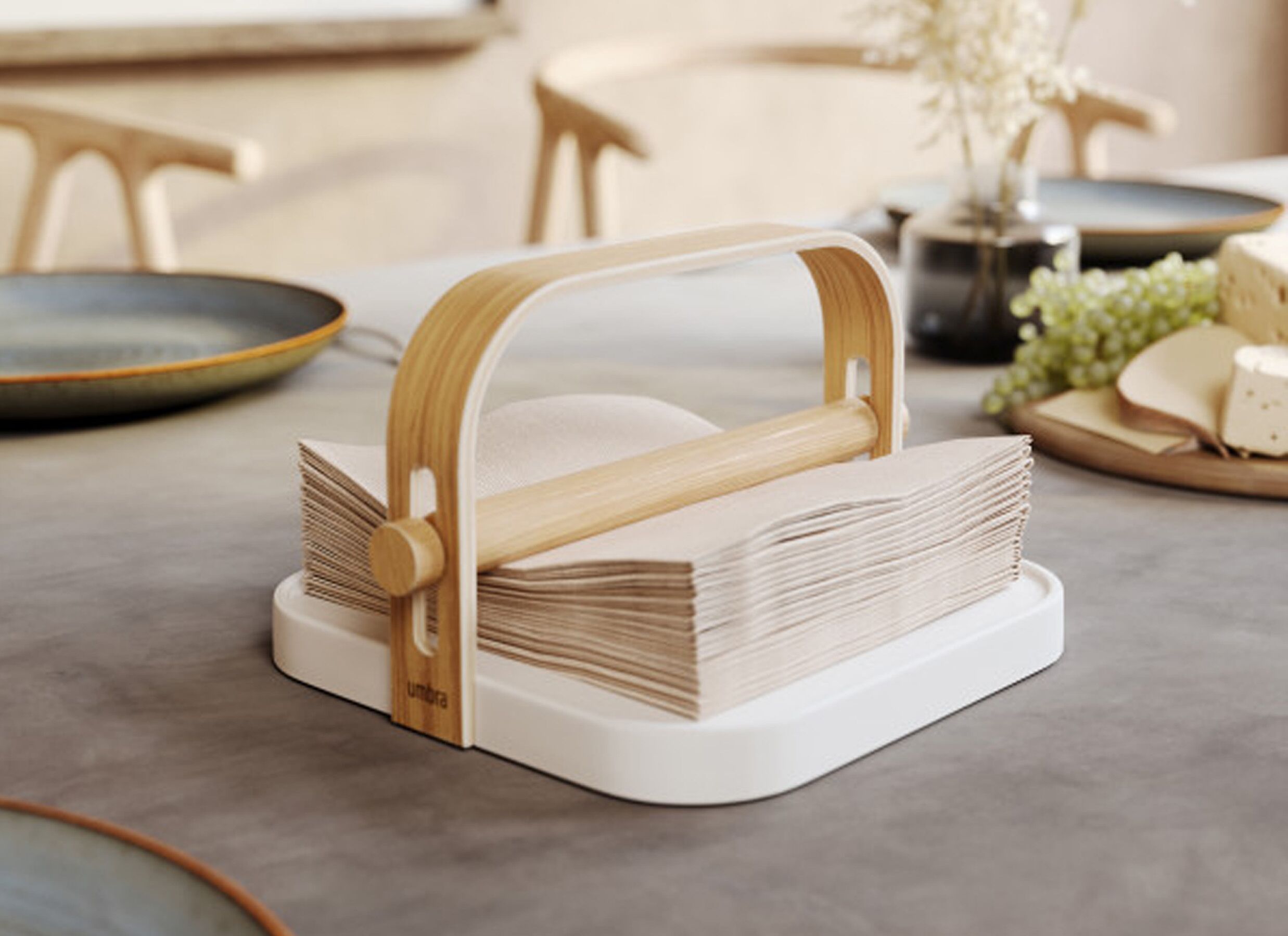 Sfeerfoto - Servettenhouder Bellewood 23x20cm - kunststof & hout - wit & naturel