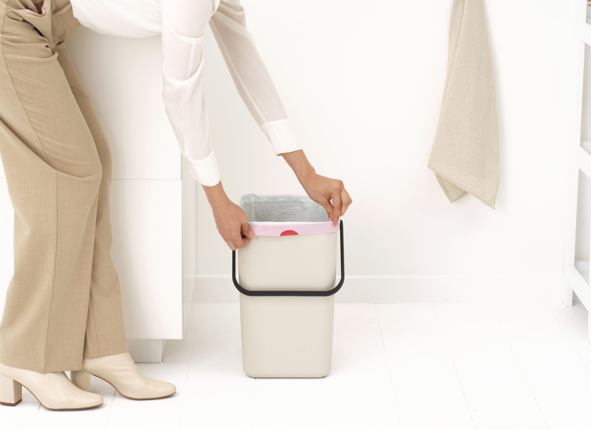 Foto ambiance - Poubelle Sort & Go Brabantia 25L - soft beige