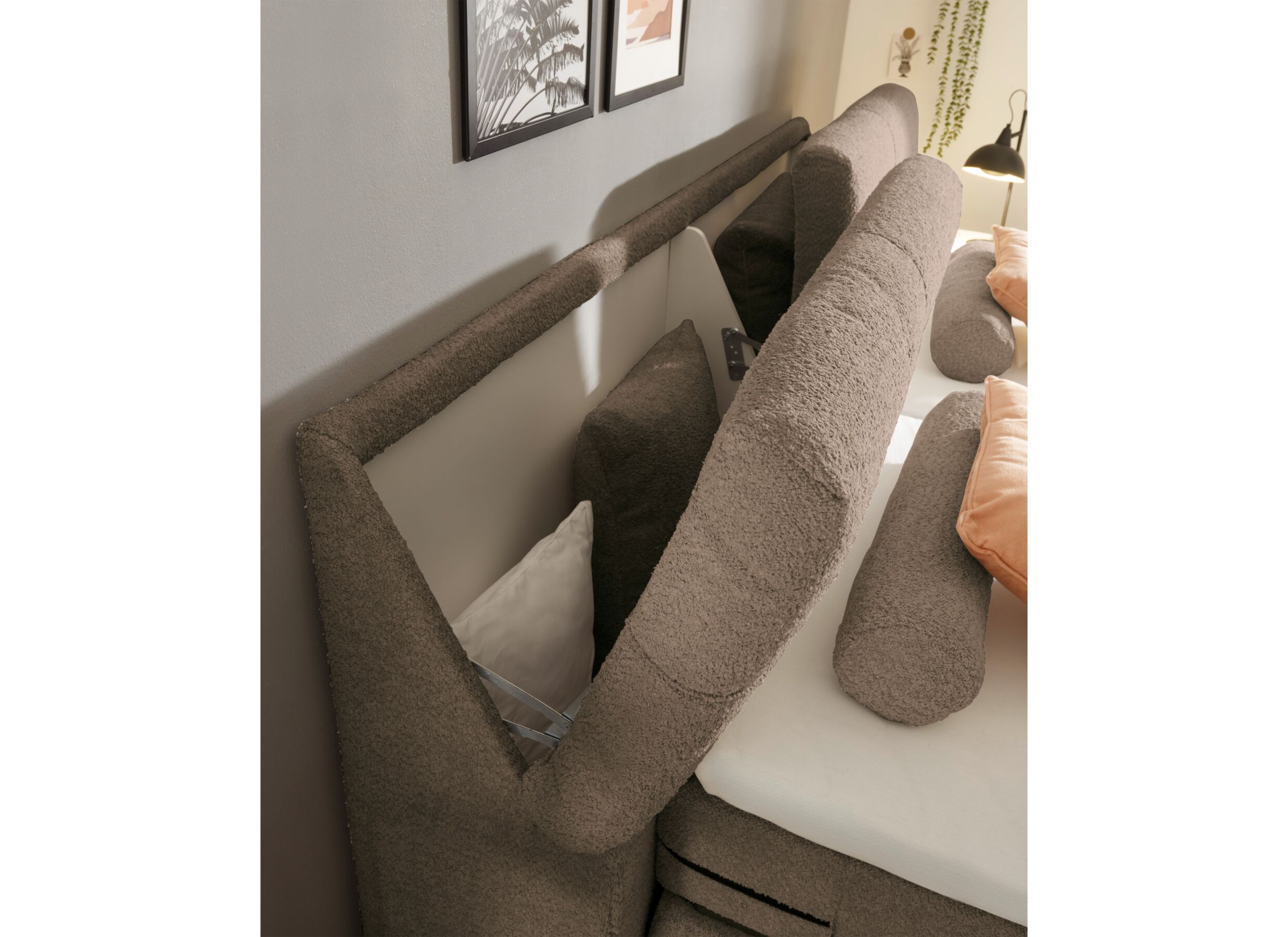 Sfeerfoto - Boxspring Reynosa 180x200cm - stof - taupe met opbergruimte & elektrisch