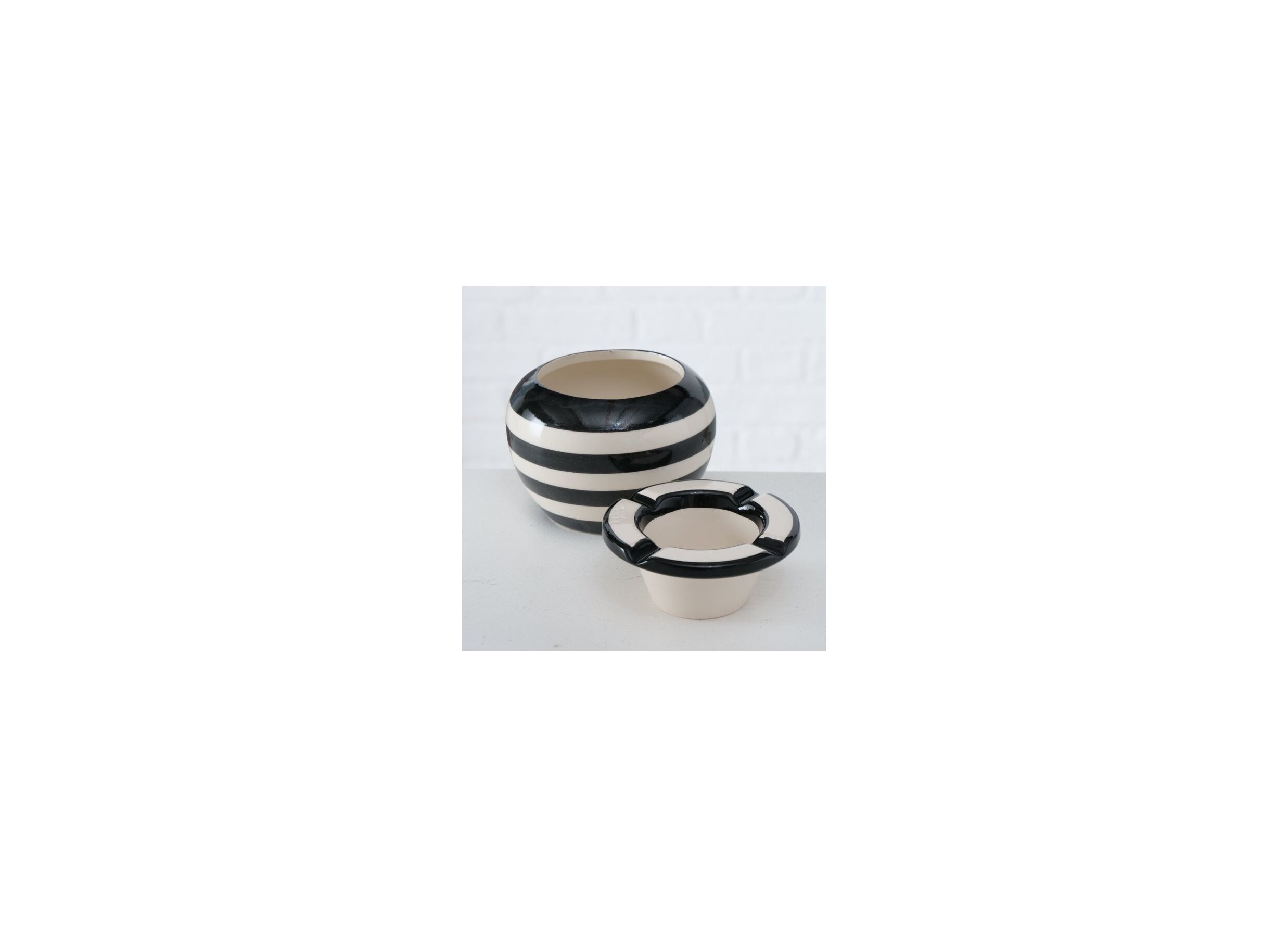 Detail - Cendrier Blacko noir blanc