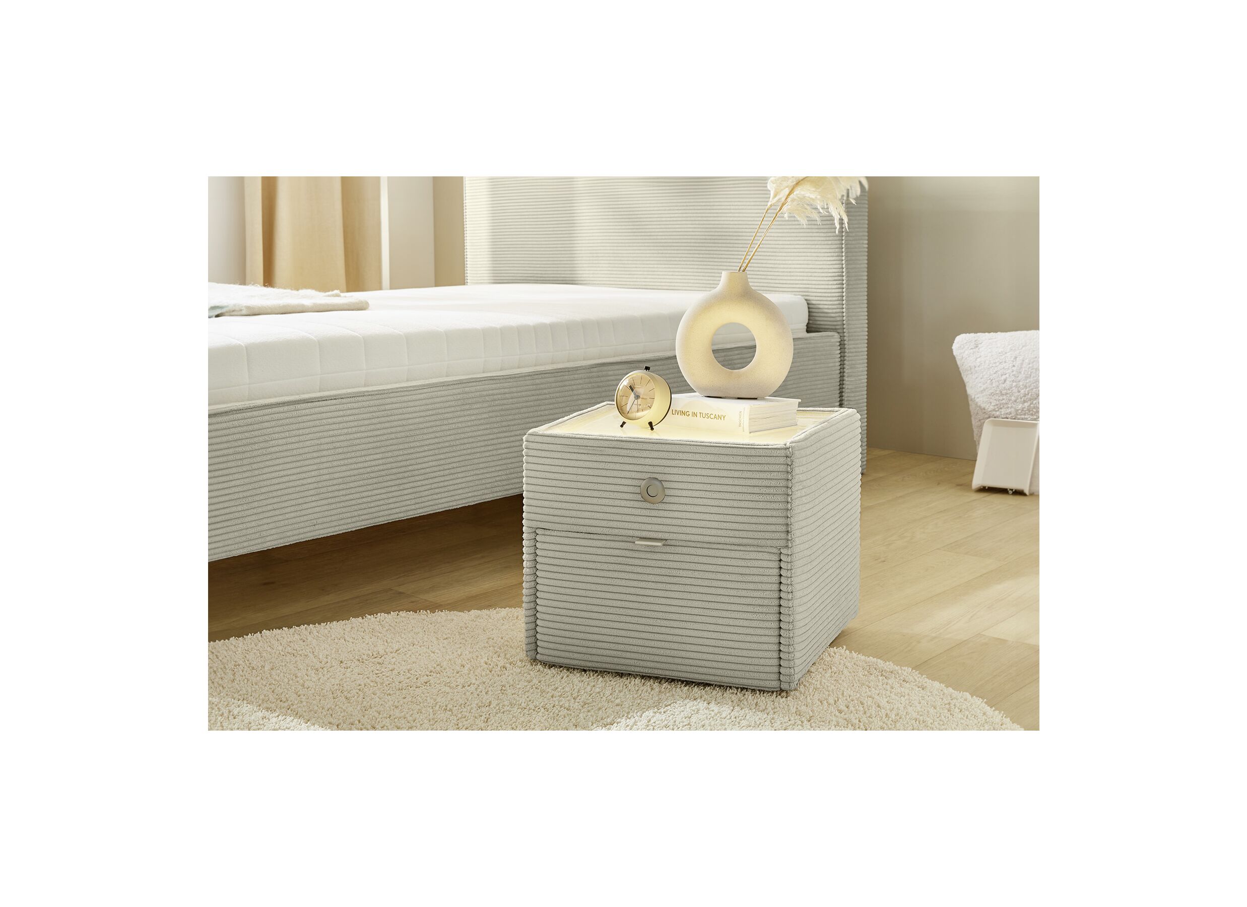 Foto ambiance - Table de chevet Lara 44x44x39cm - polyester - gris clair