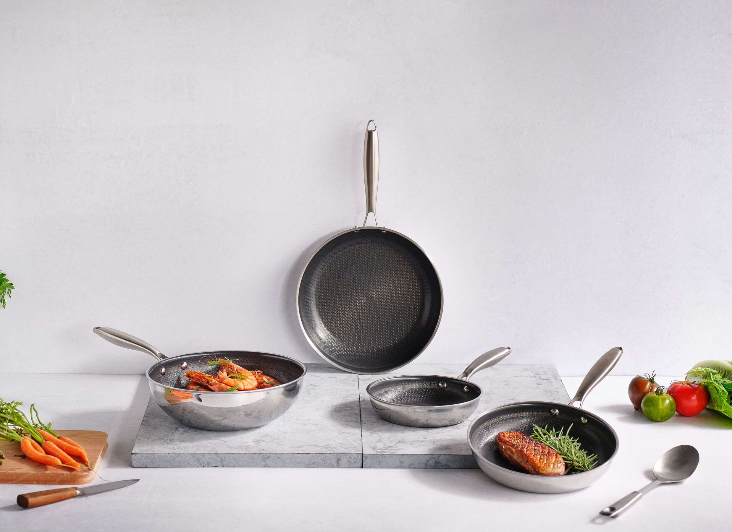 Sfeerfoto - Braadpan Hexapro 24+28cm - roestvrij staal - zwart set van 2