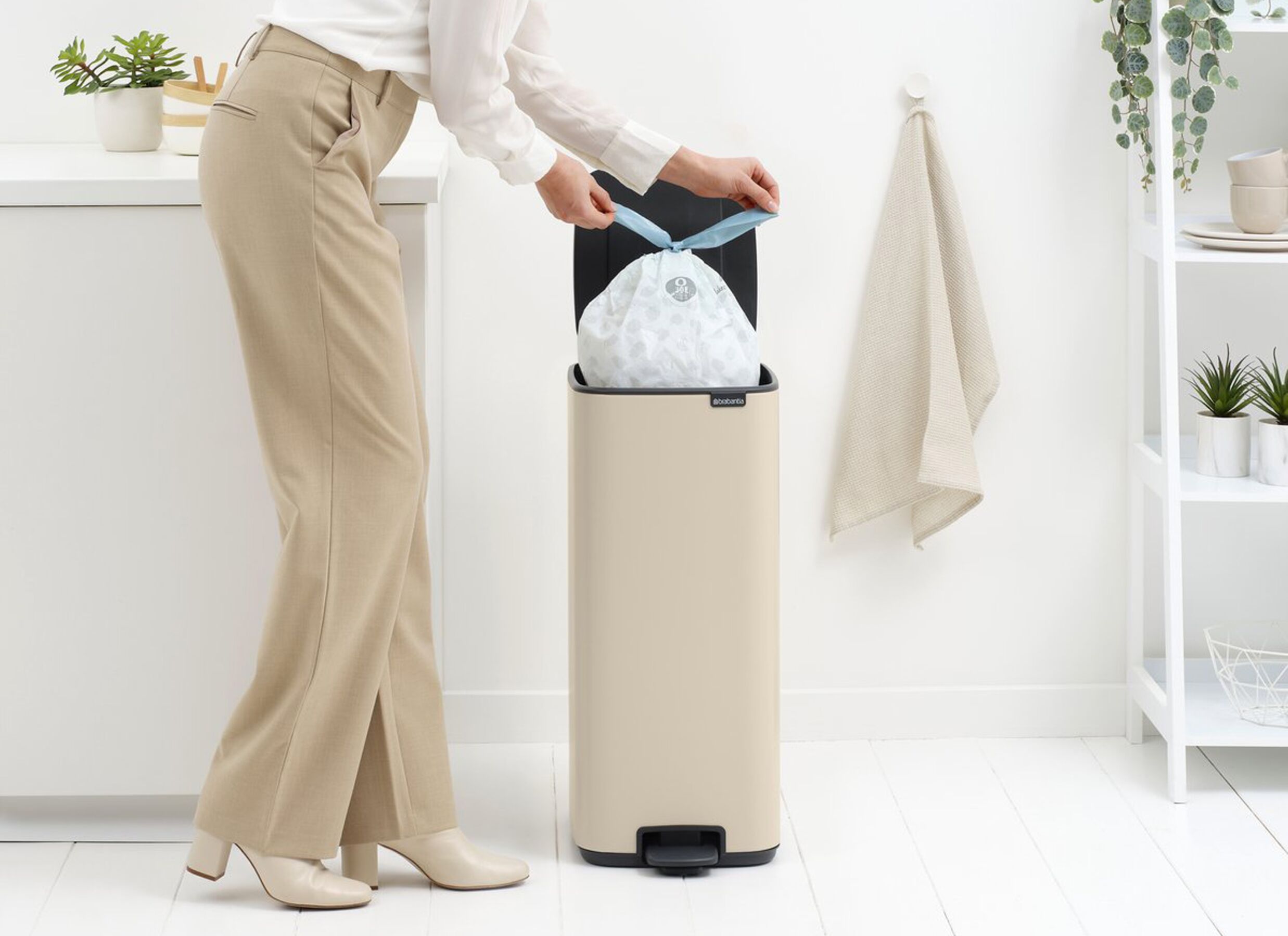 Sfeerfoto - Pedaalemmer Bo Brabantia 30L - staal - soft beige