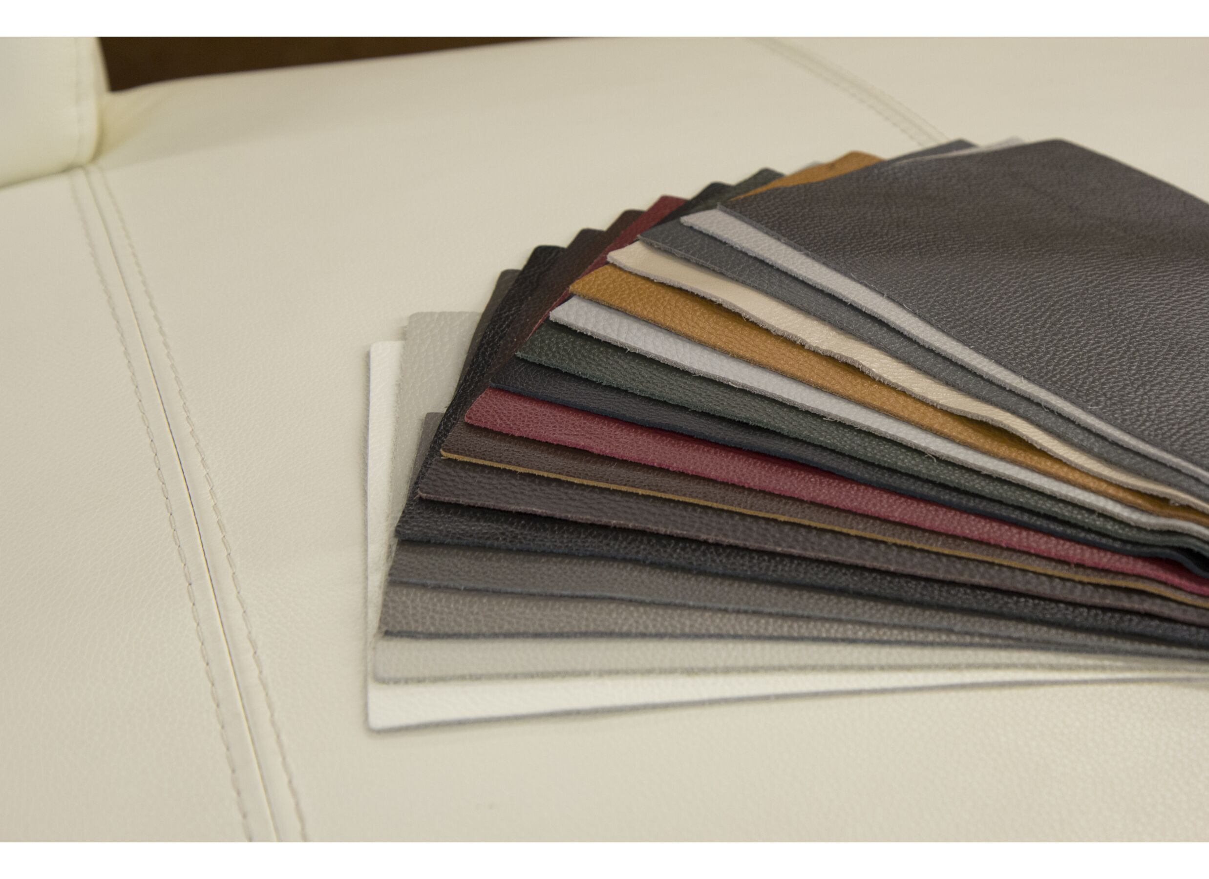 Hoeksalon Play 430x315cm - wit - leder met relax