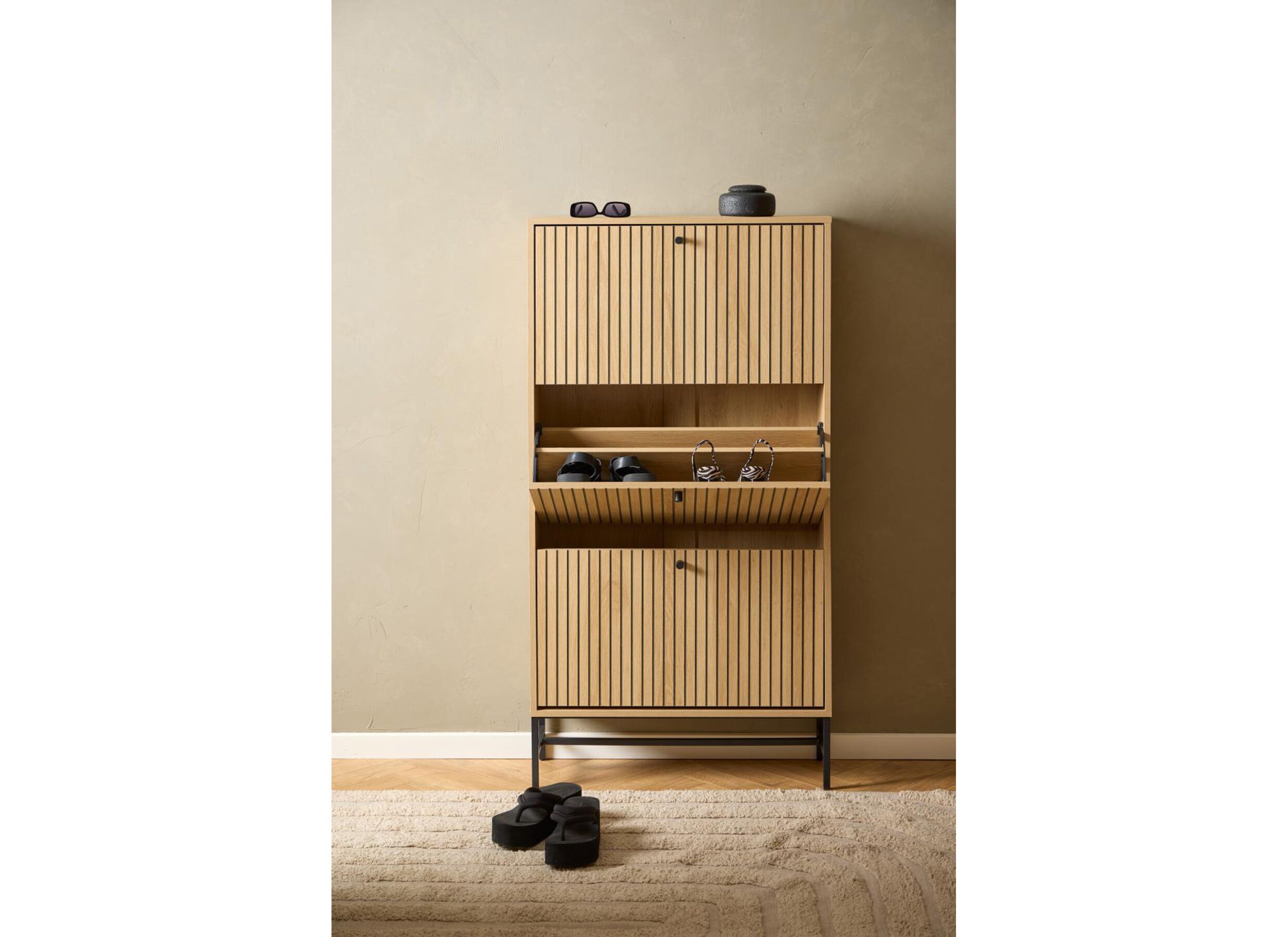 Foto ambiance - Armoire à chaussures 72x25x141cm - décor - chêne