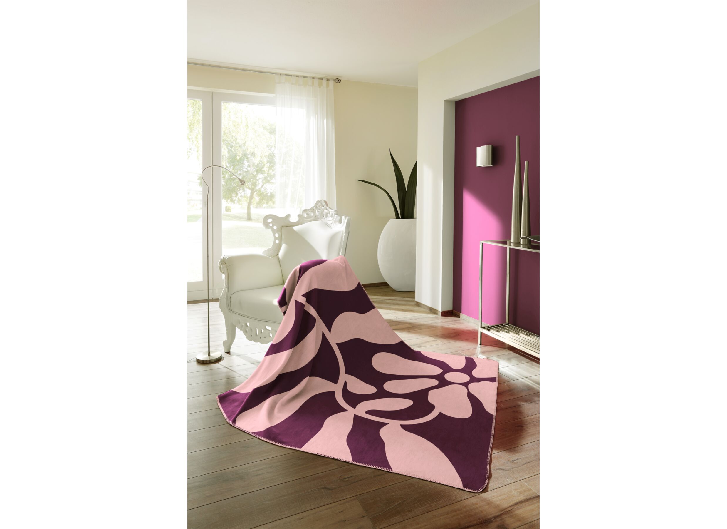 Sfeerfoto - Plaid Leaf & Bloom 150x200cm - katoen & polyacryl - paars & roze