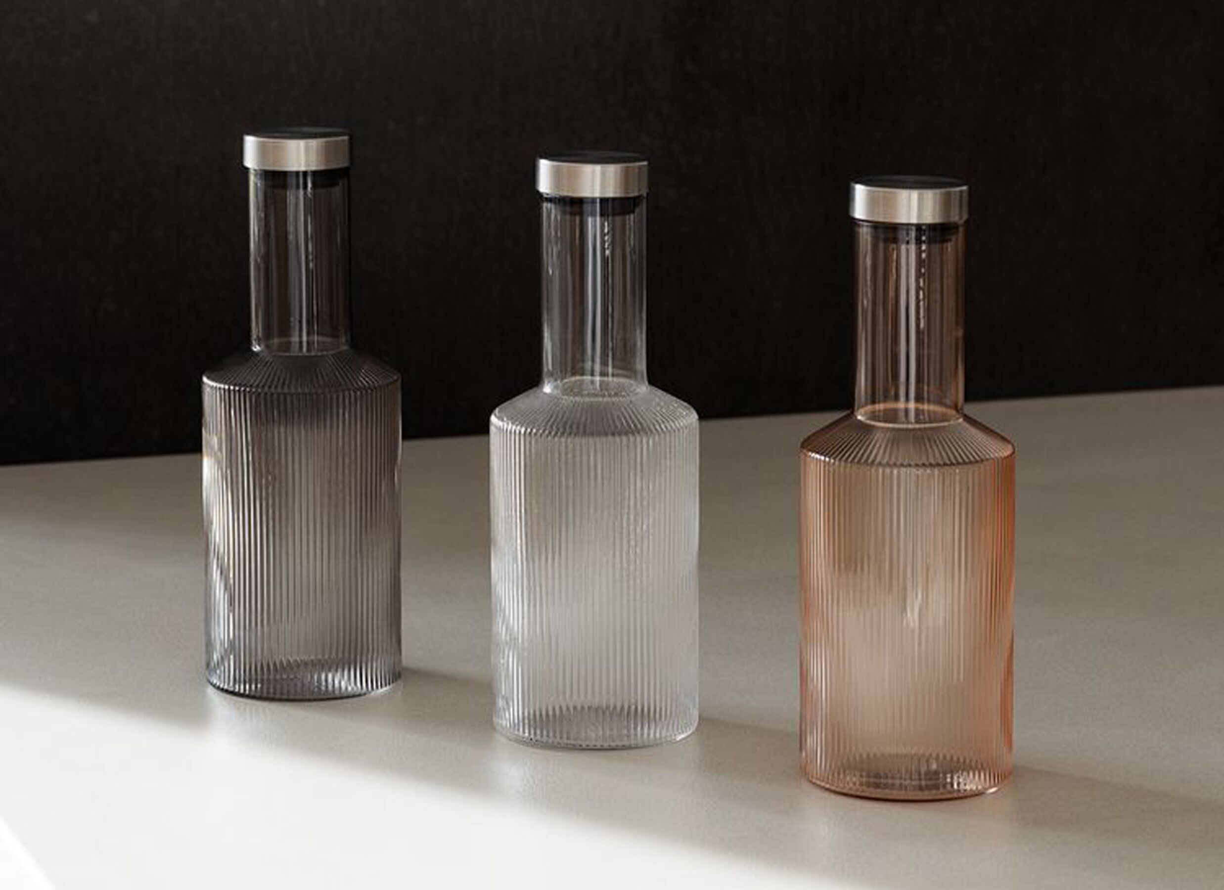 Foto ambiance - Bouteille Ray 1L - verre - gris - avec bouchon