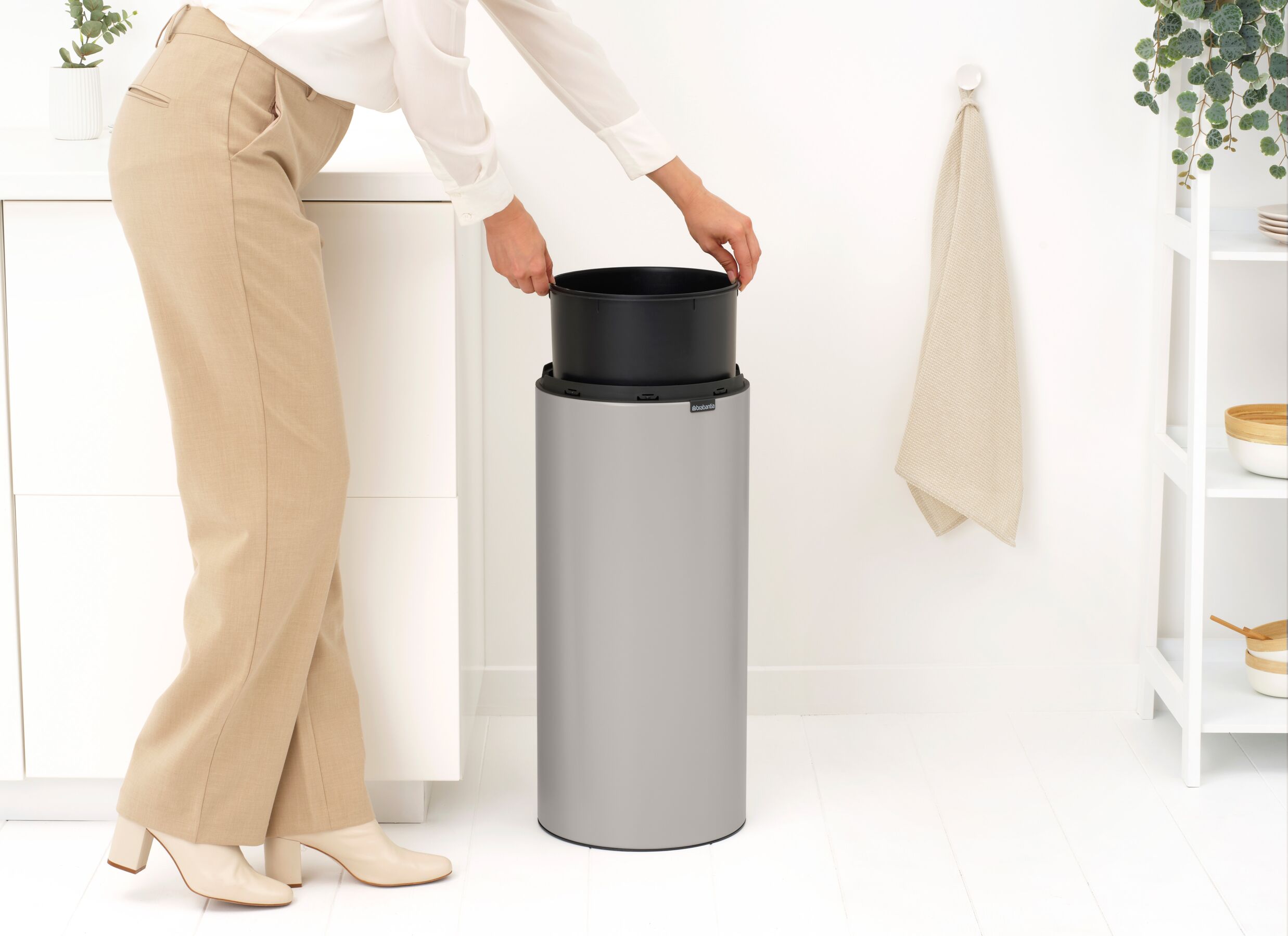 Sfeerfoto - Touch Bin Brabantia 30L - soft grey