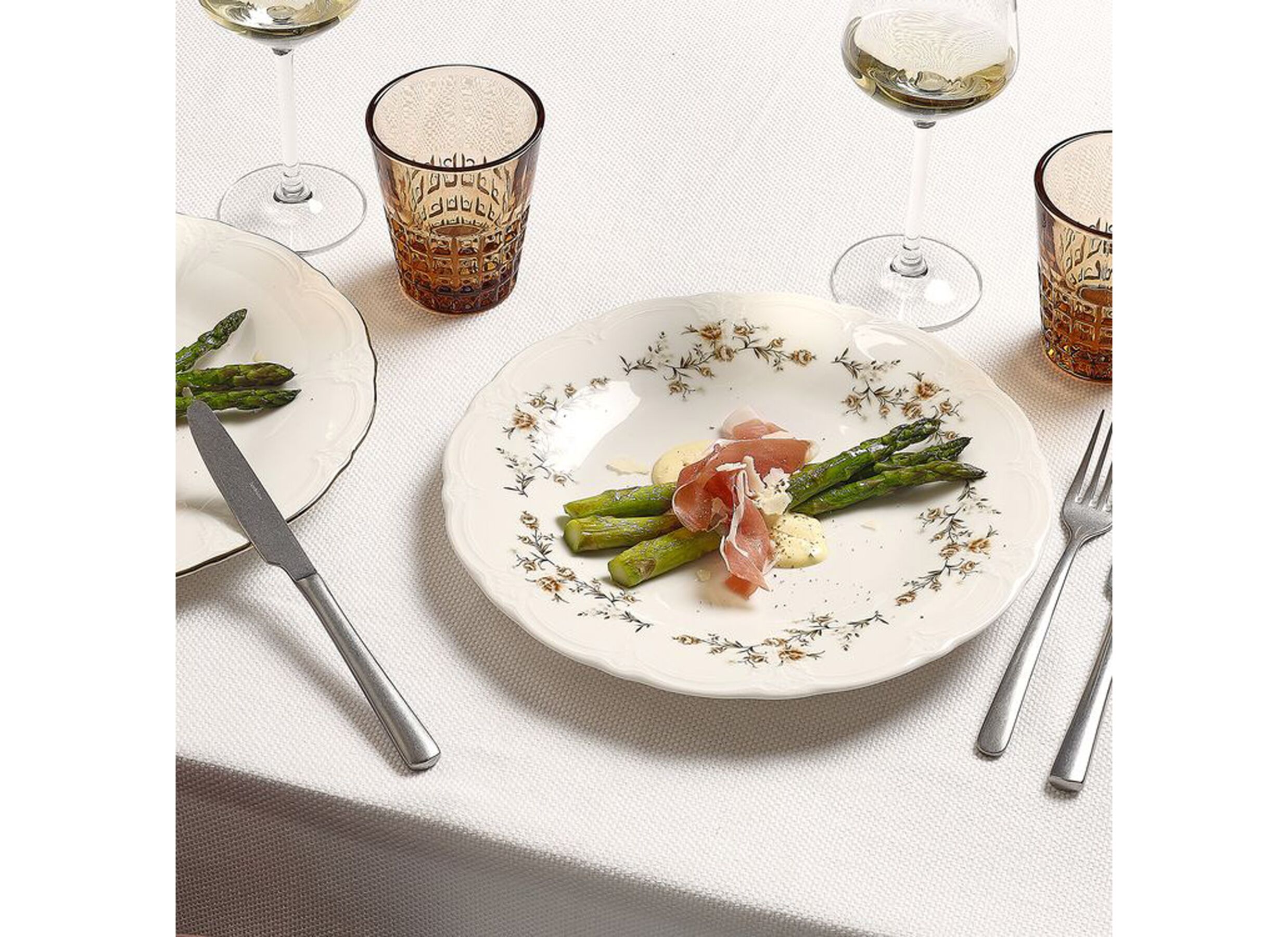 Foto ambiance - Assiette Retro Ø27cm - porcelaine - blanc