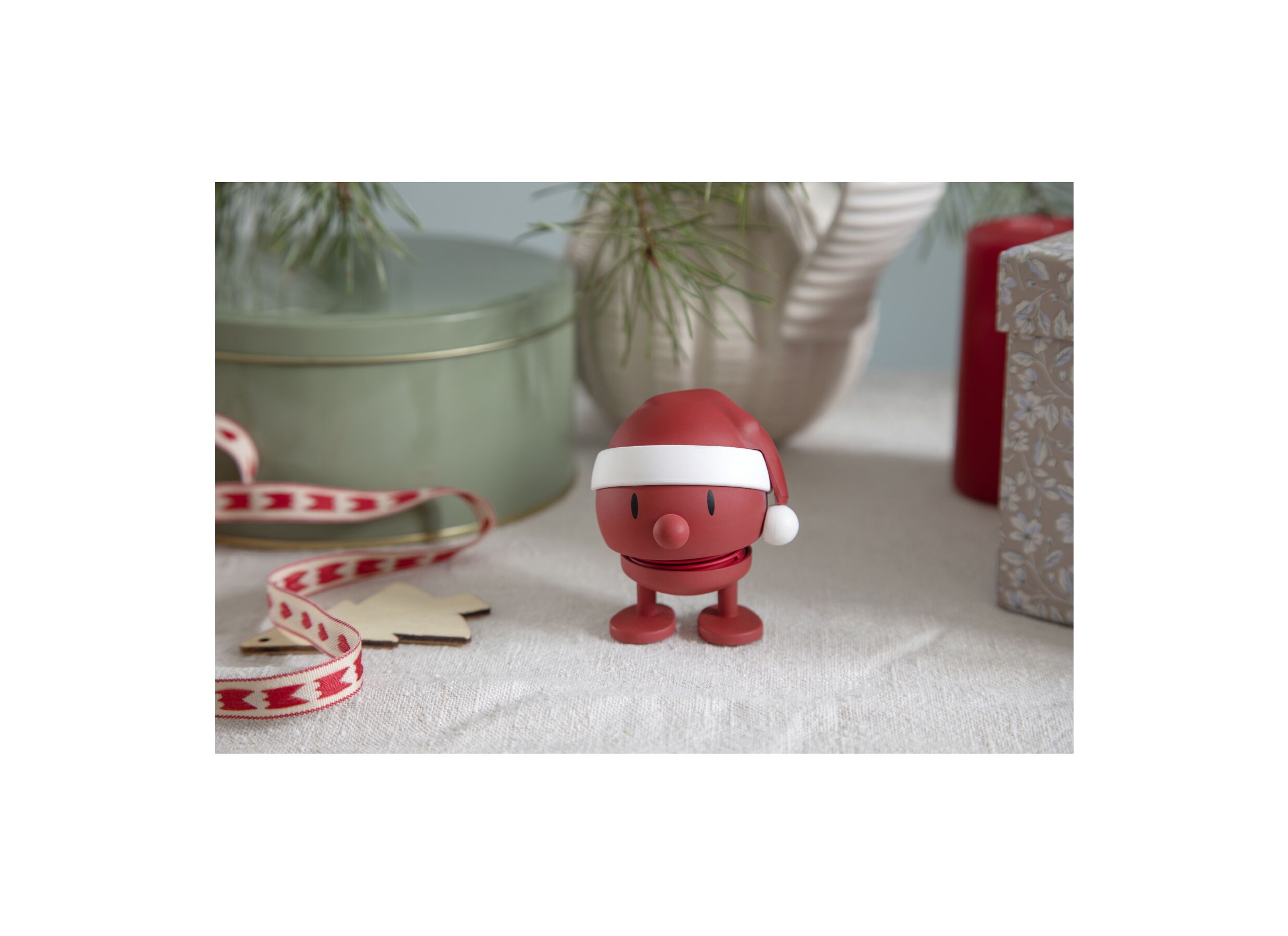 Sfeerfoto - Figuur Hoptimist Soft Santa Bumble S H7,2cm - kunststof - rood