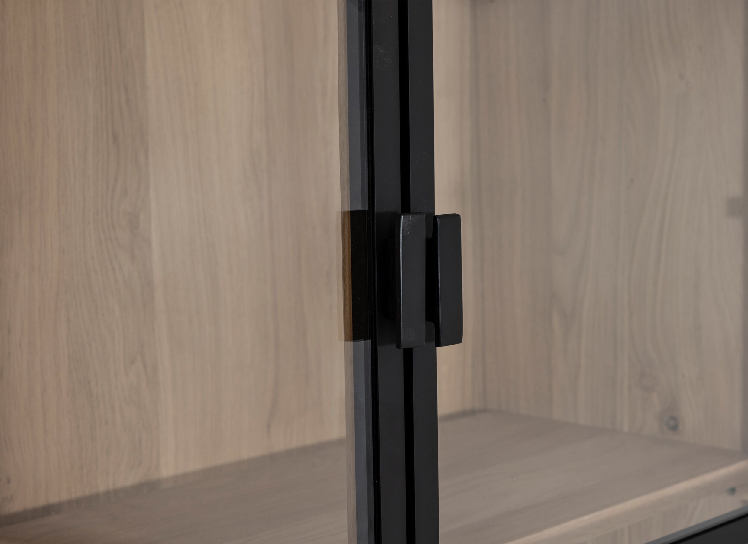 Detailfoto - Vitrinekast Grimaldi 230cm - eik massief - naturel