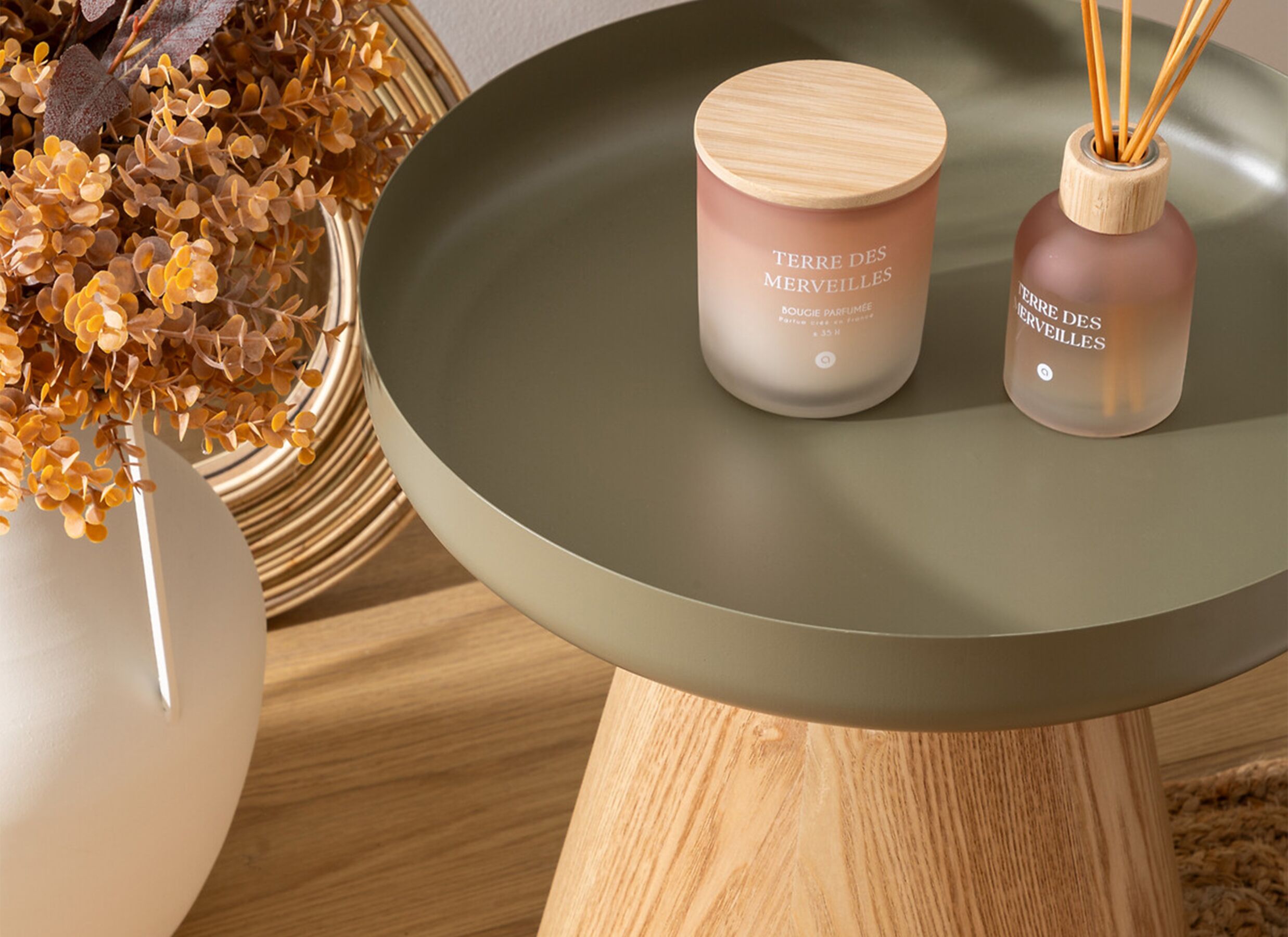 Sfeerfoto - Bijzettafel Hercyna Ø40 - staal & MDF - groen