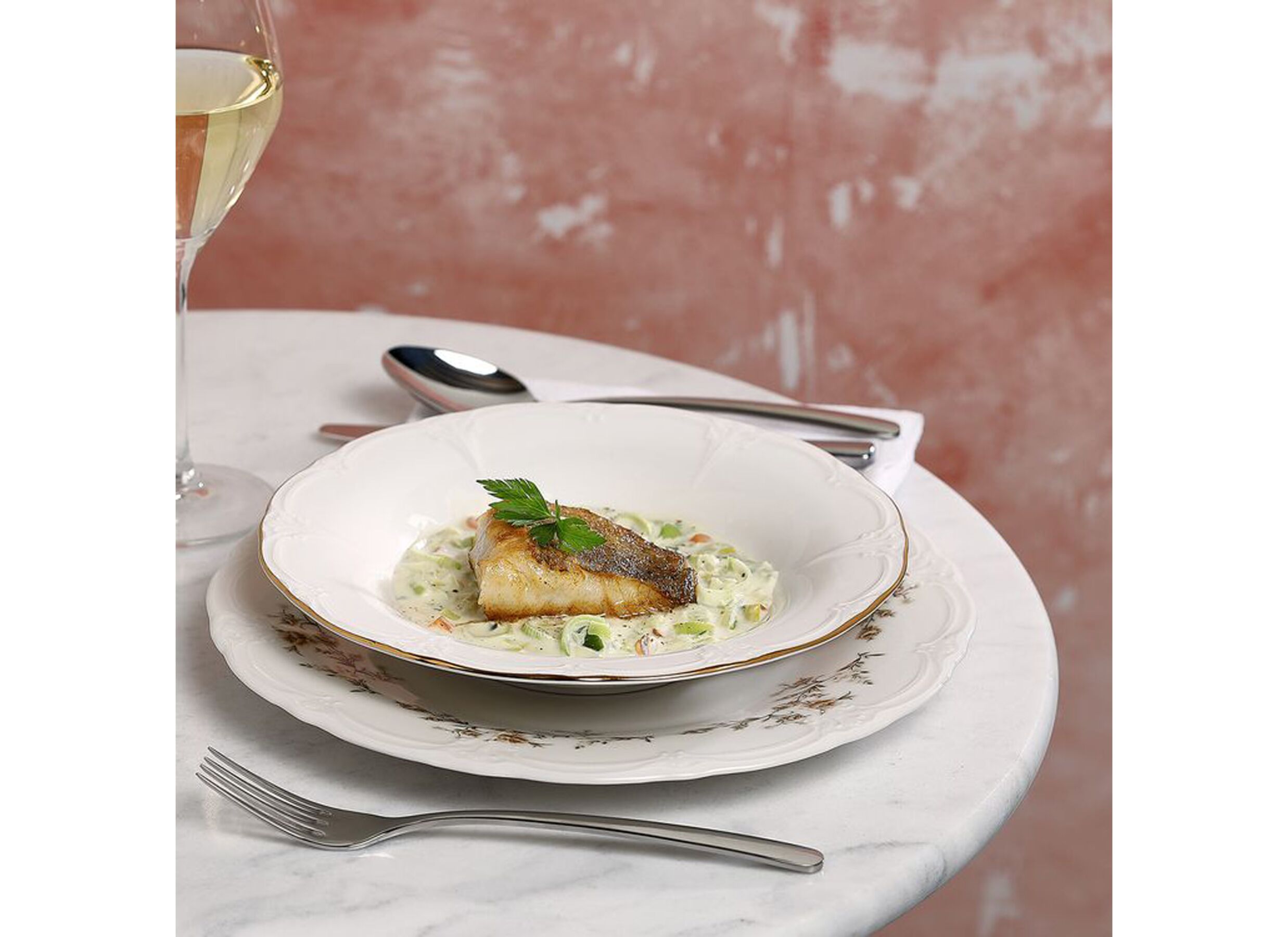 Foto ambiance - Assiette Retro Ø27cm - porcelaine - blanc