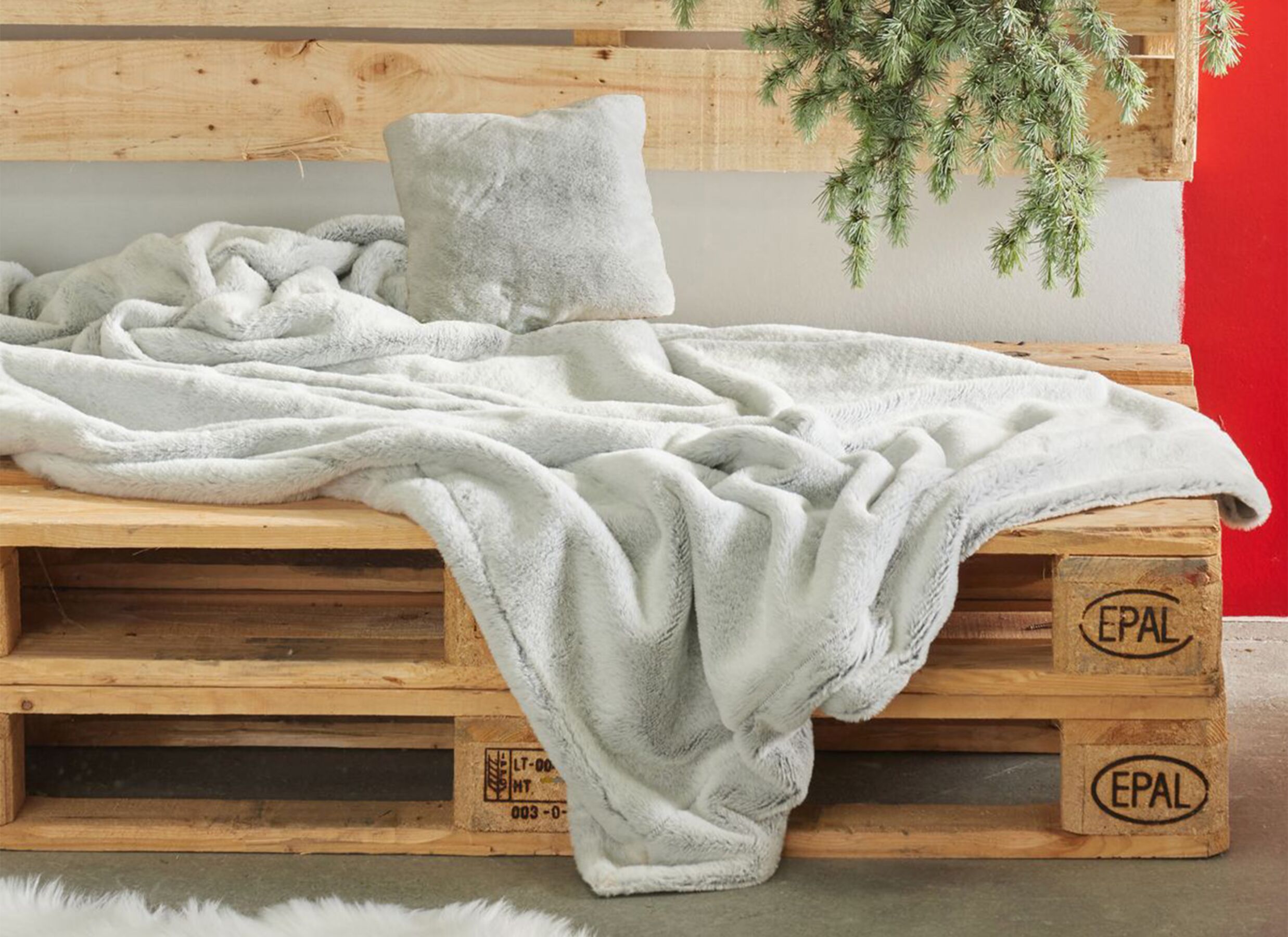 Sfeerfoto - Plaid met kussen set 125x150cm/45x45cm - polyester - staalgrijs