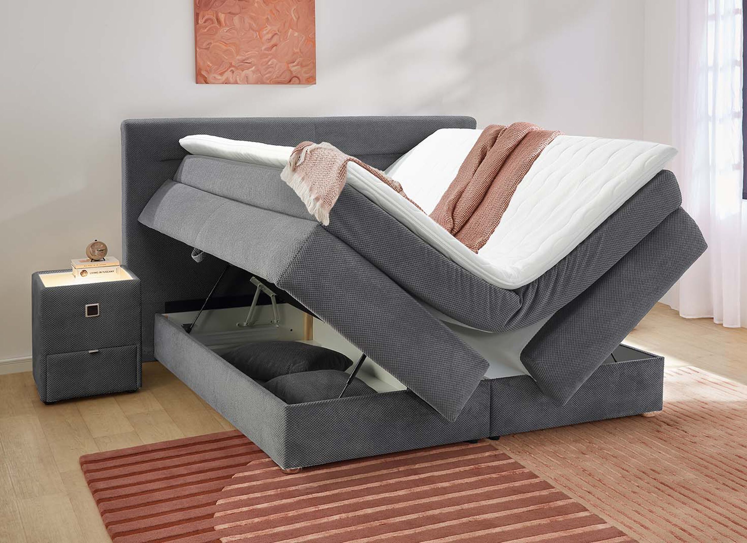 Sfeerfoto - Boxspring Simone 180x200cm - stof - middengrijs met opbergruimte