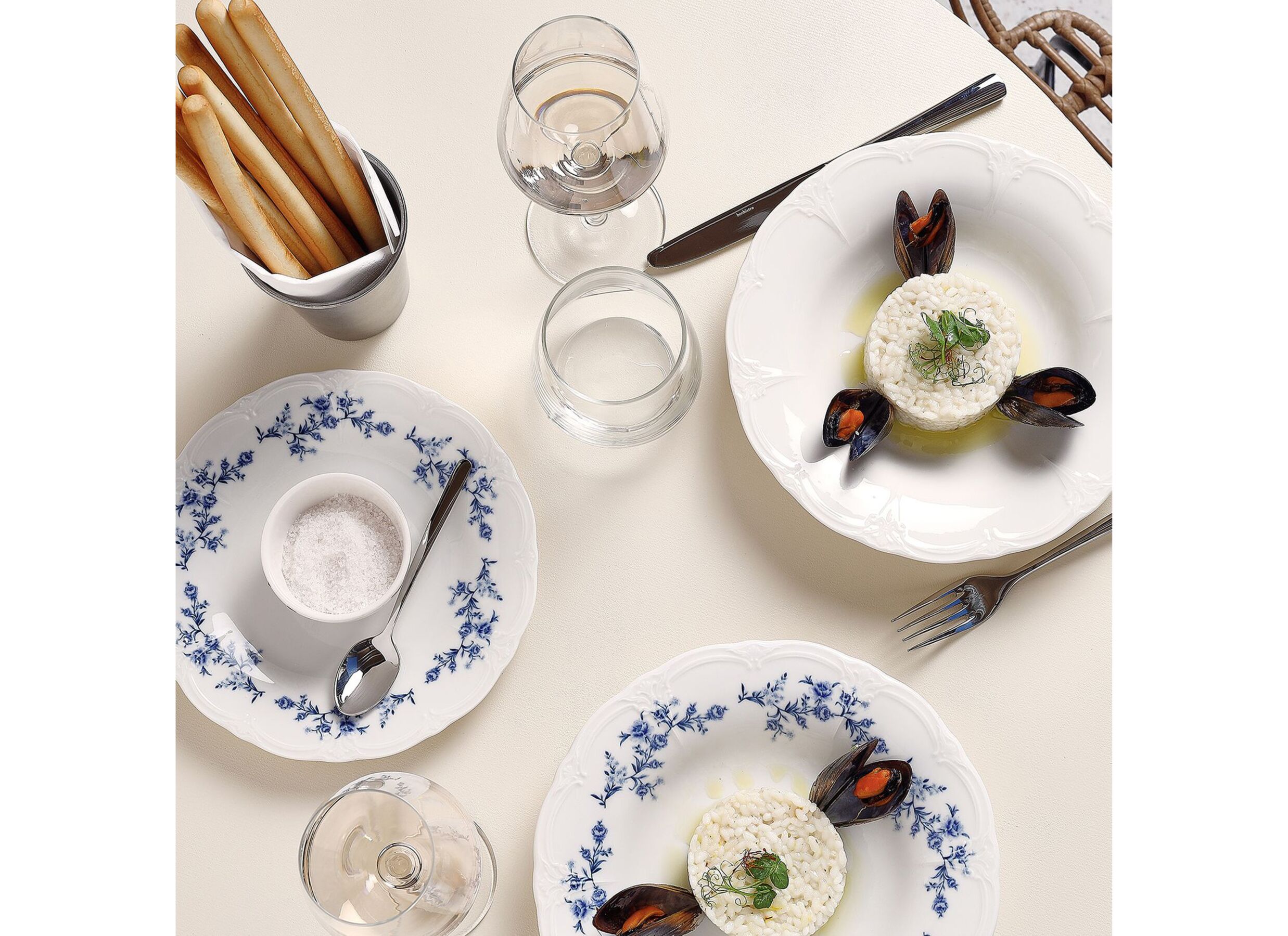 Foto ambiance - Assiette creuse Retro Ø23,5x4cm - porcelaine - ivoire