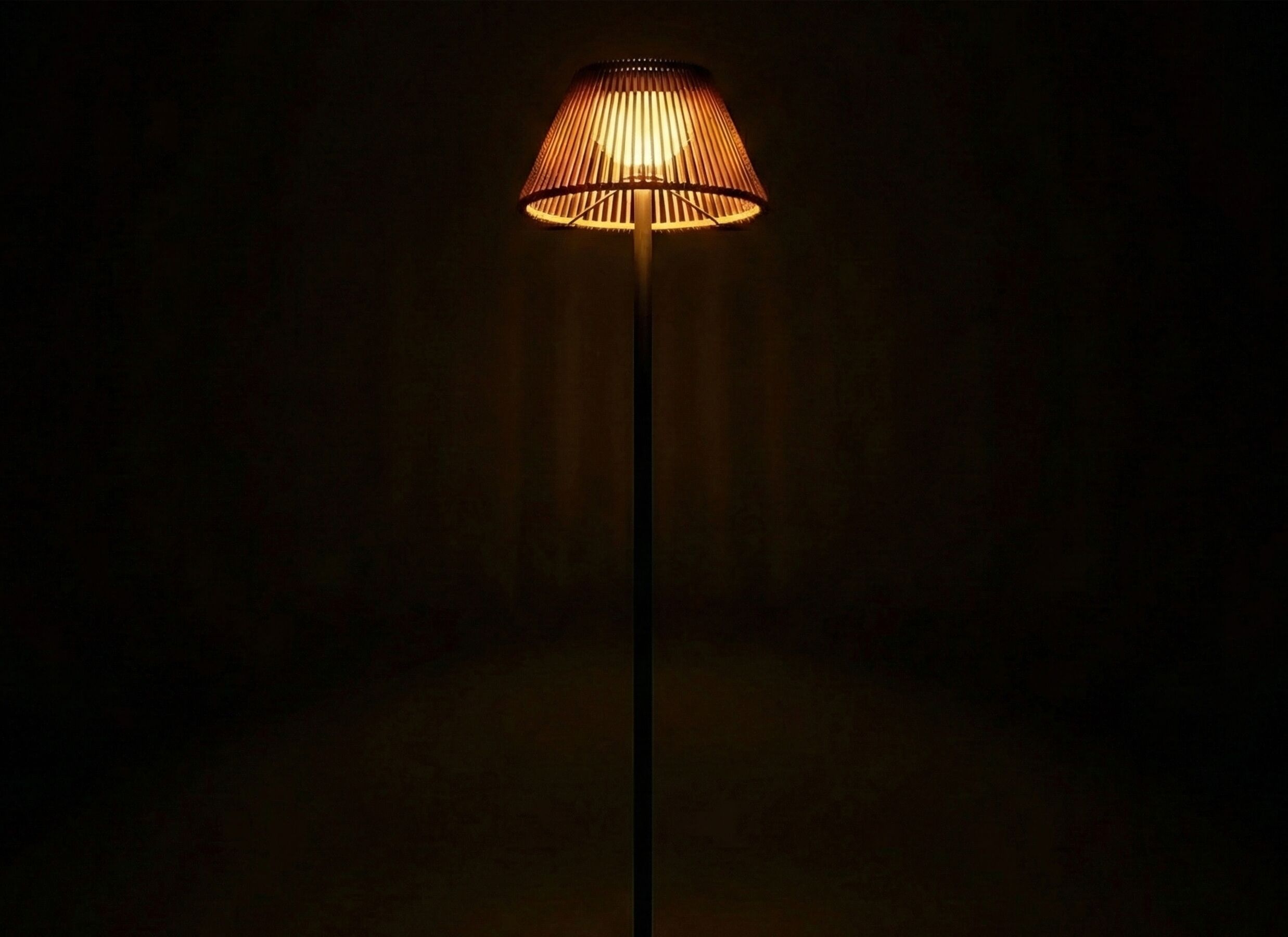 Overzichtsfoto - Staande lamp Sofie H150cm - ijzer & aluminium & rotan - bruin & zwart