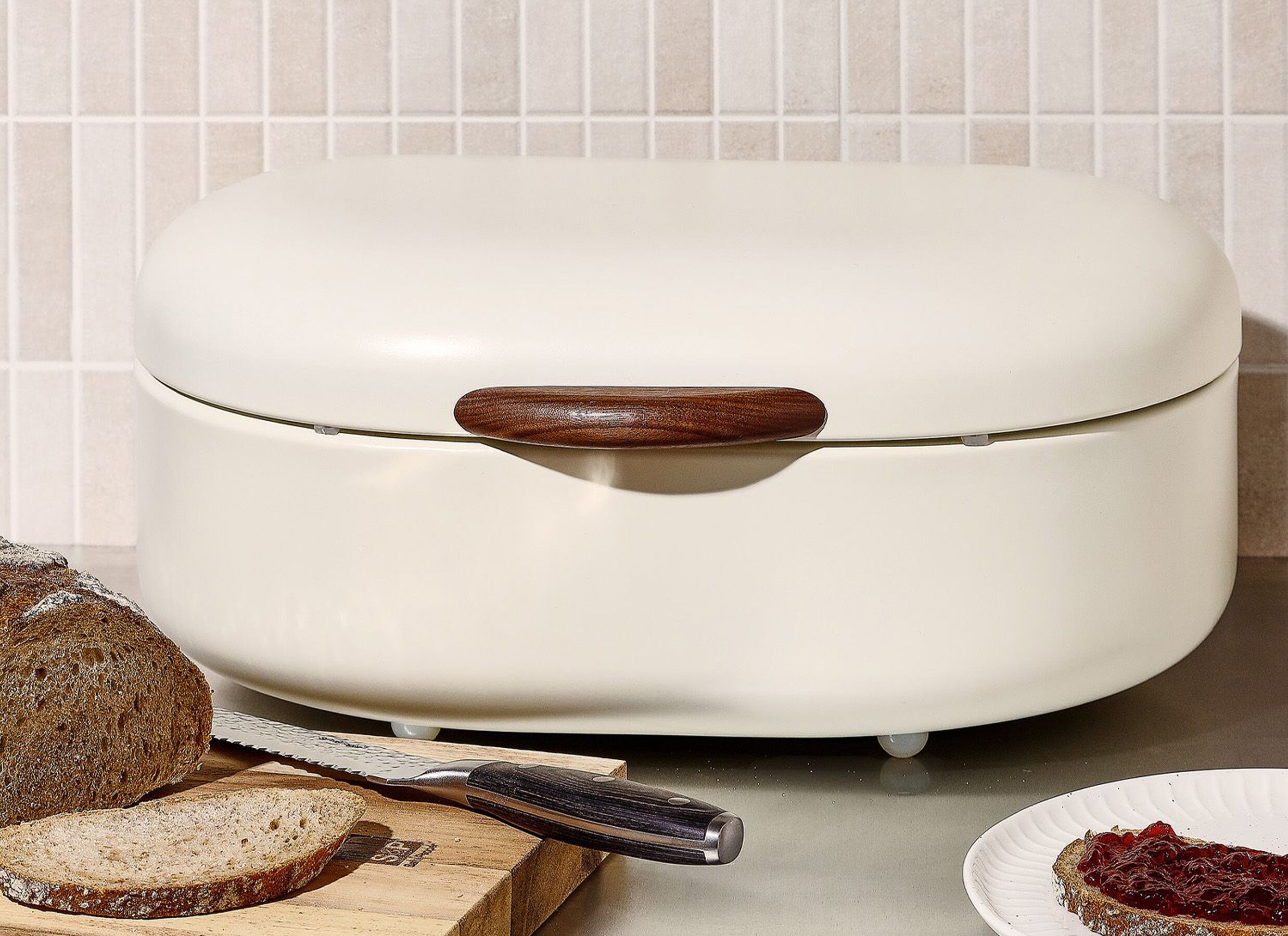 Sfeerfoto - Broodtrommel Crust 40x29cm - metaal - beige