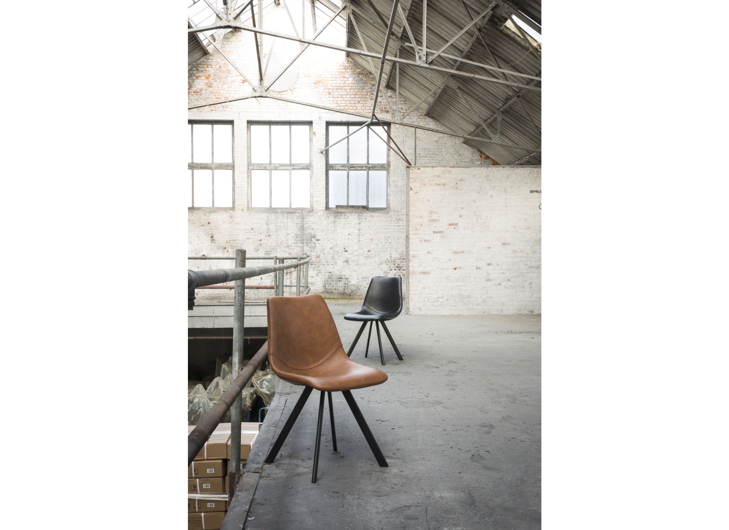 Chaise Frantz 47x57x83cm - similicuir - cognac