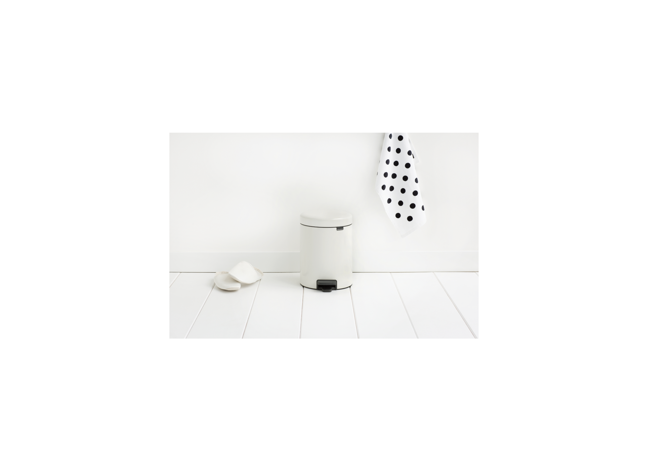 Foto ambiance - Poubelle à pédale NewIcon Brabantia 5L blanc