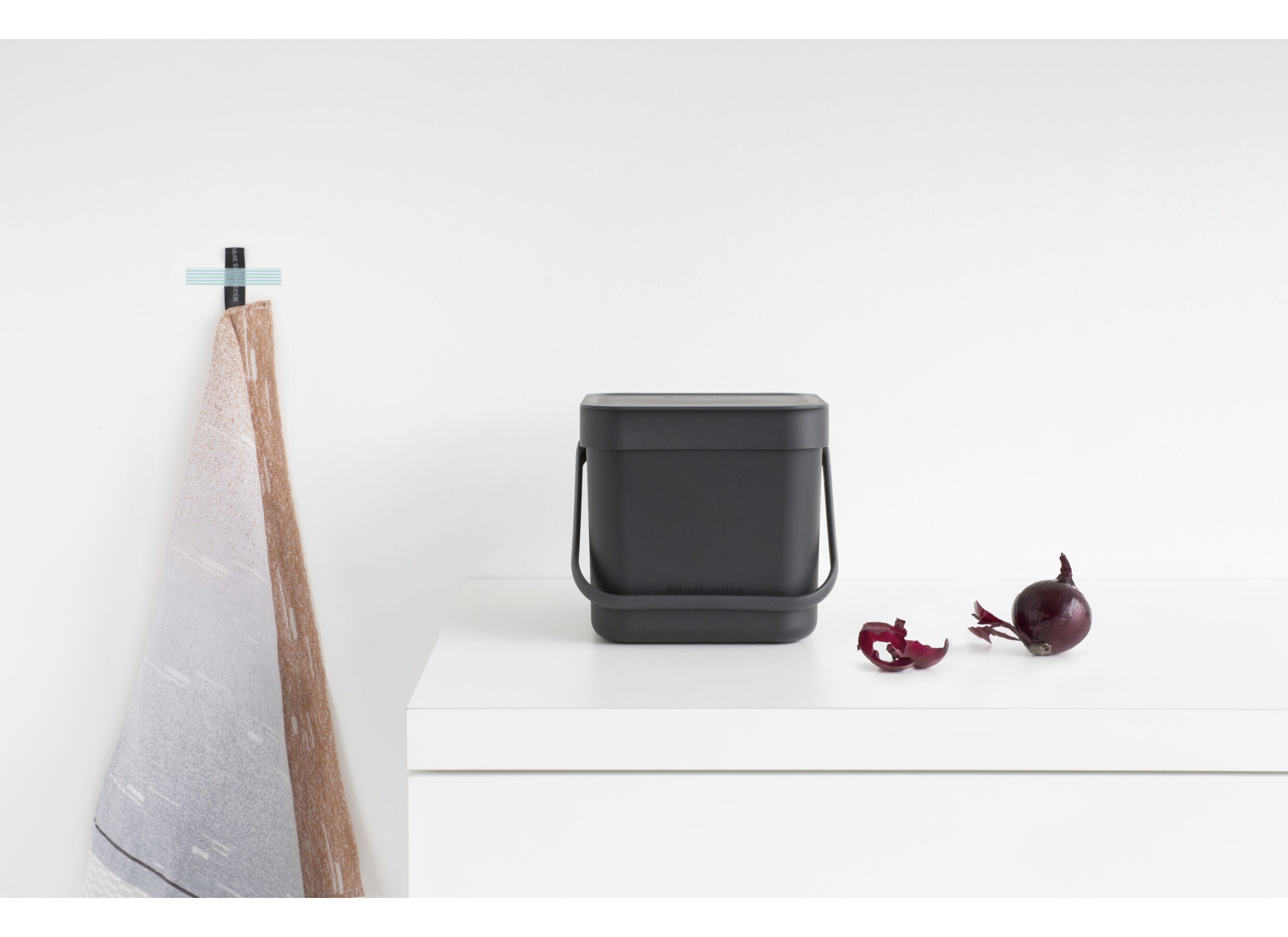 Foto ambiance - Poubelle Sort & Go Brabantia 3L gris