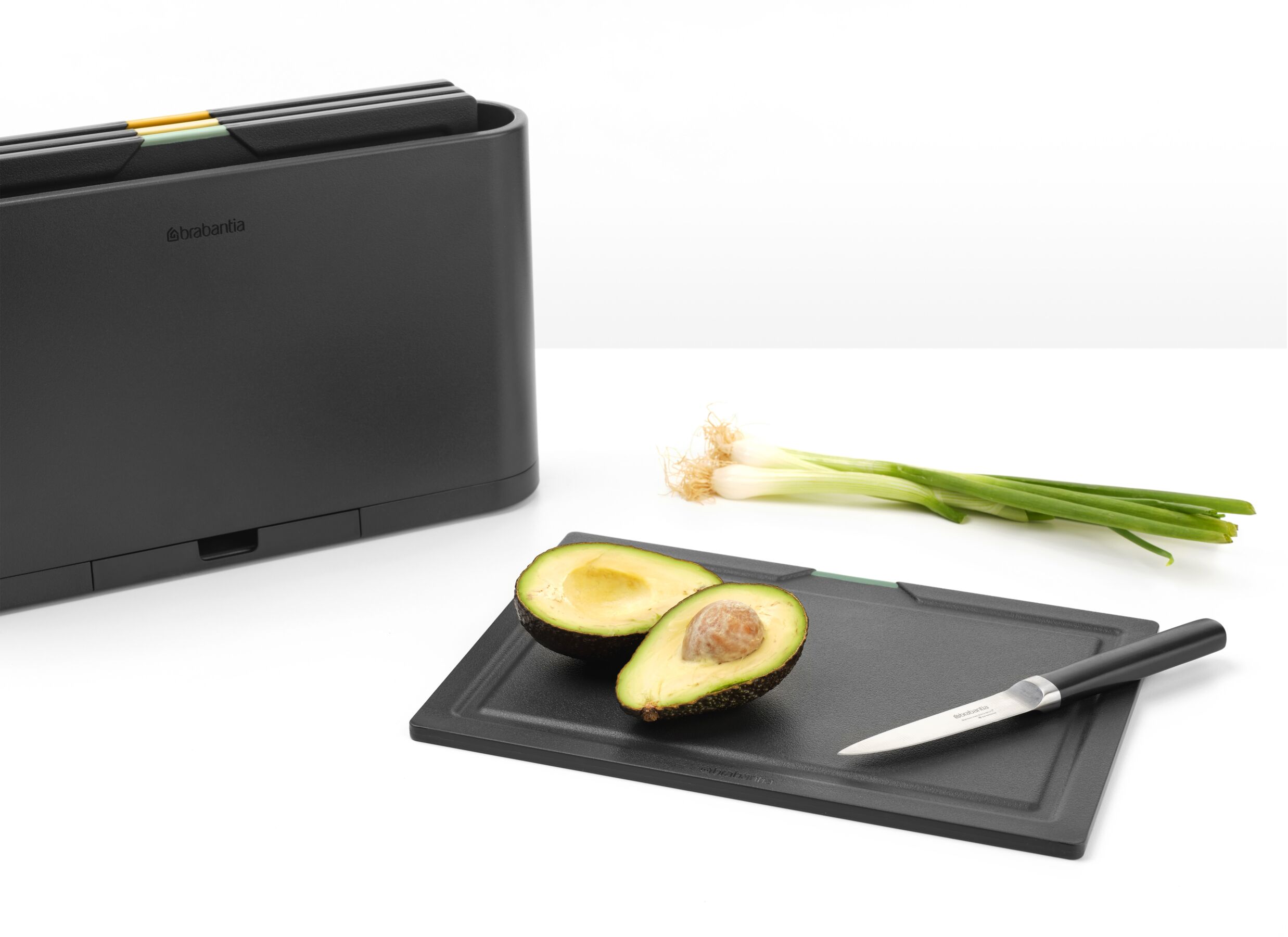 Sfeerfoto - Tasty+ Snijplanken set plus houder, 4-delig 36x21,80cm - kunststof - dark grey