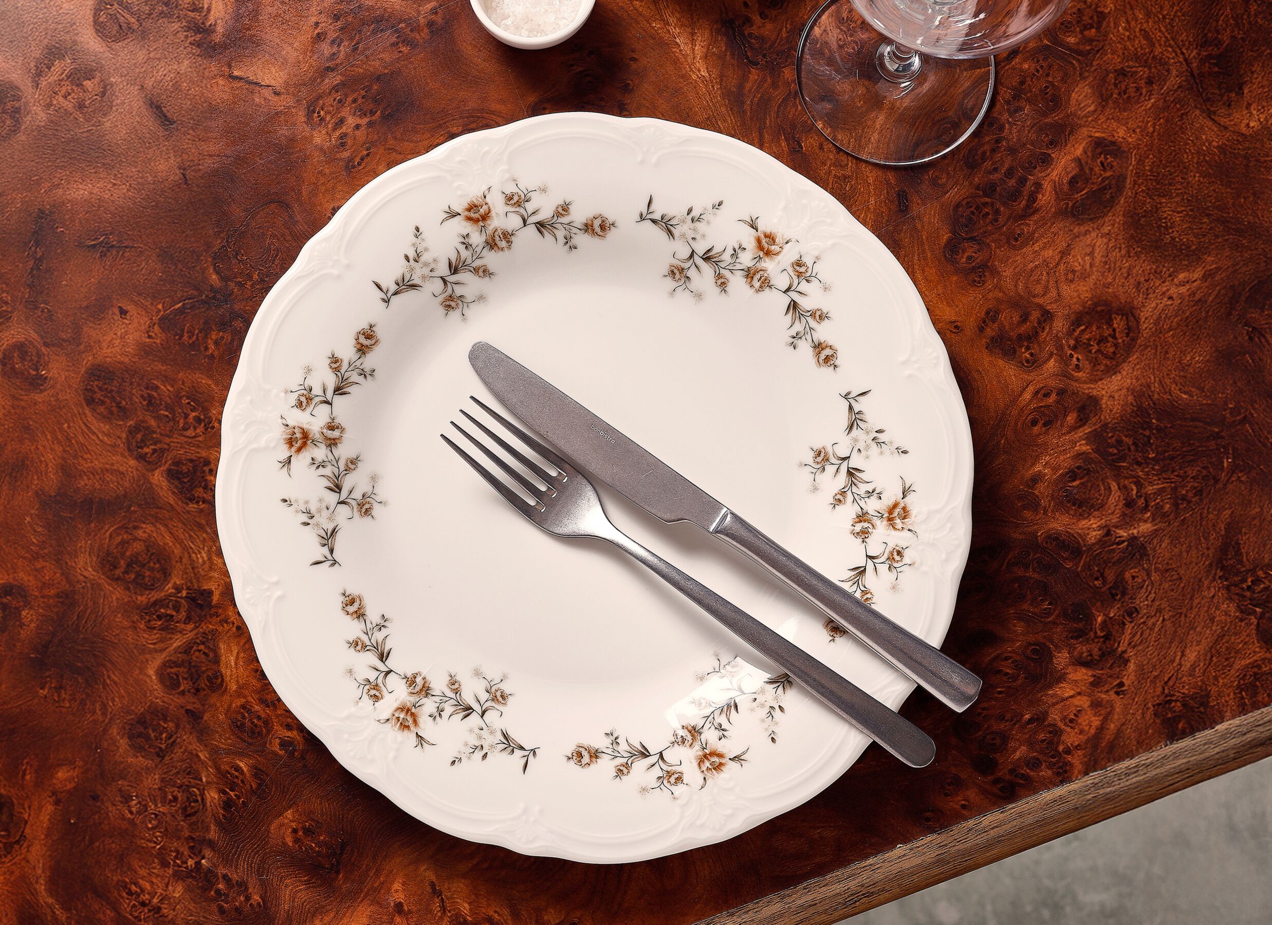 Foto ambiance - Assiette Retro Ø20,5cm - porcelaine - blanc
