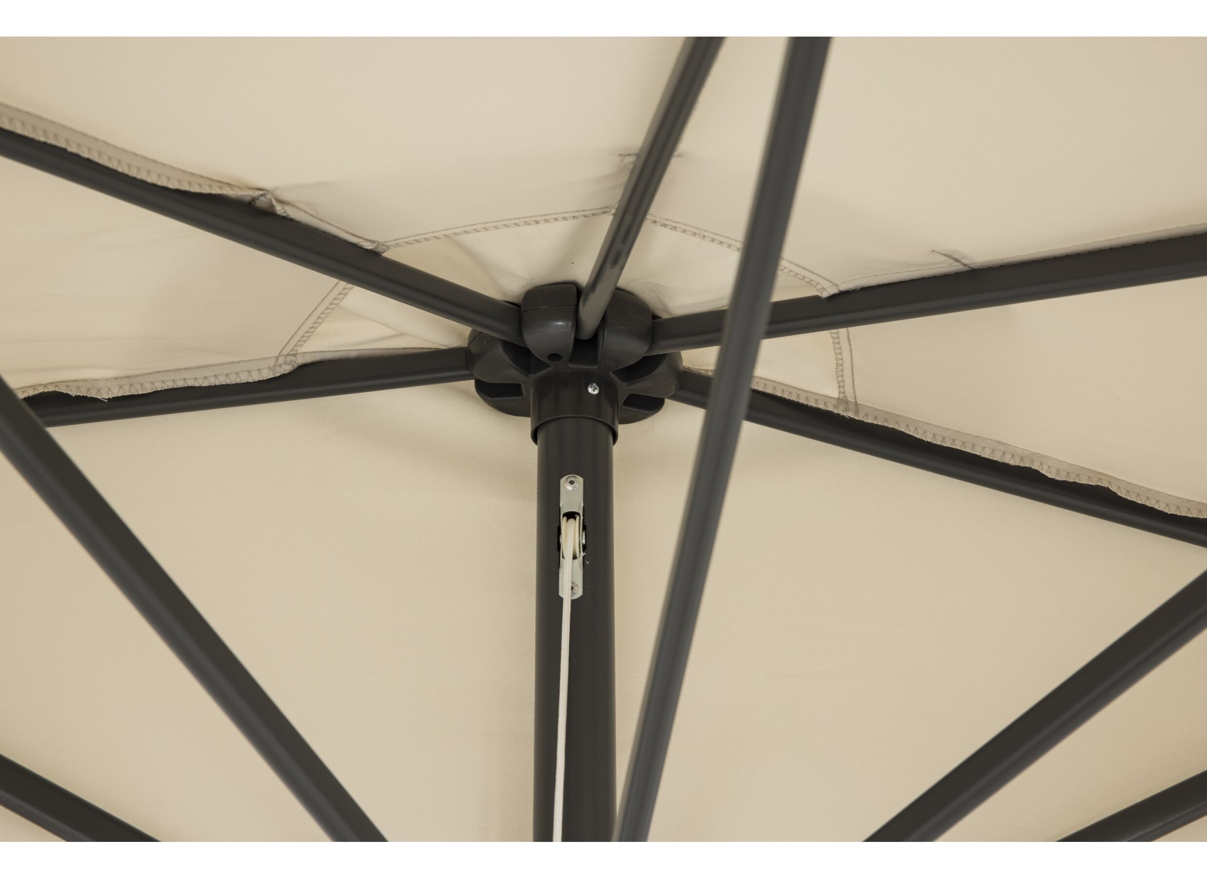 Detailfoto - Halve Parasol Athena Ø300cm beige met beschermhoes