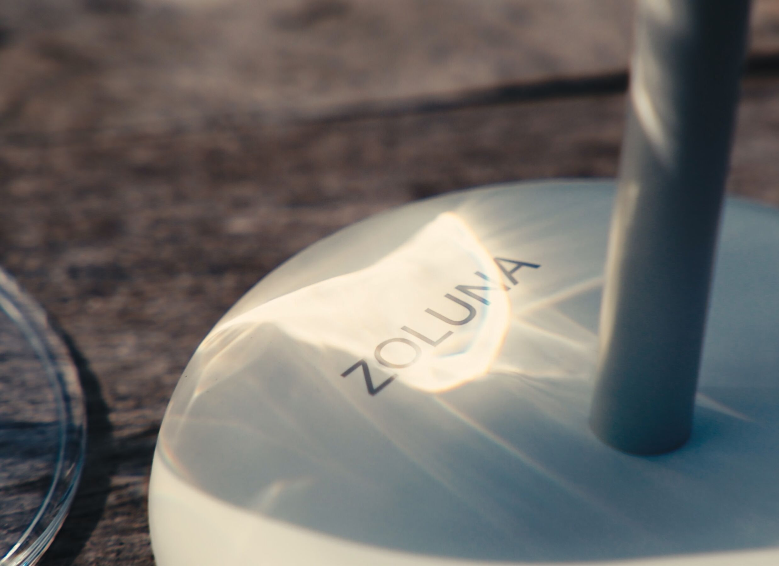 Detail - Lampe de table solaire Bobbie H27 - plastique - blanc