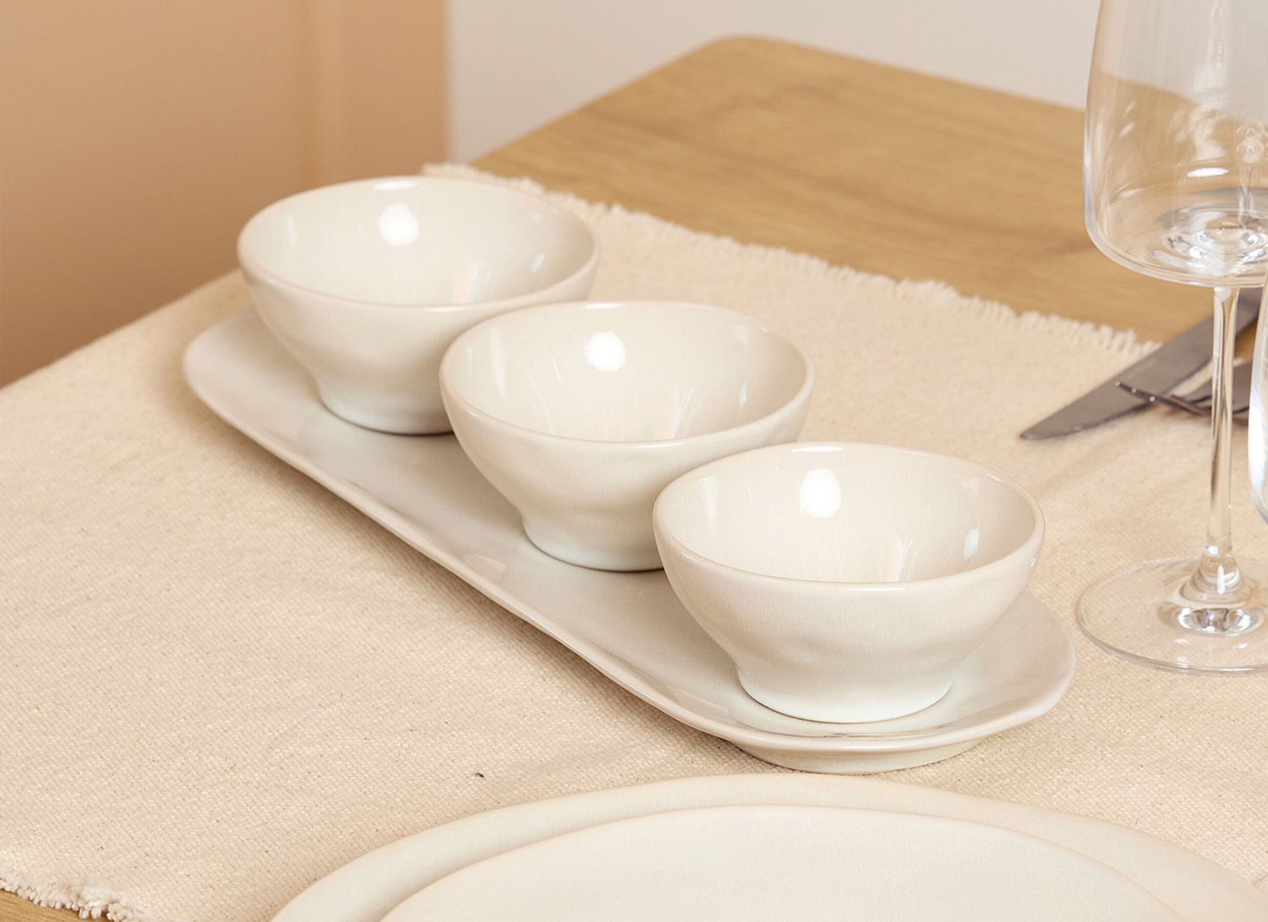 Foto ambiance - Plat Rocca 36x12,5x2cm - stoneware - beige