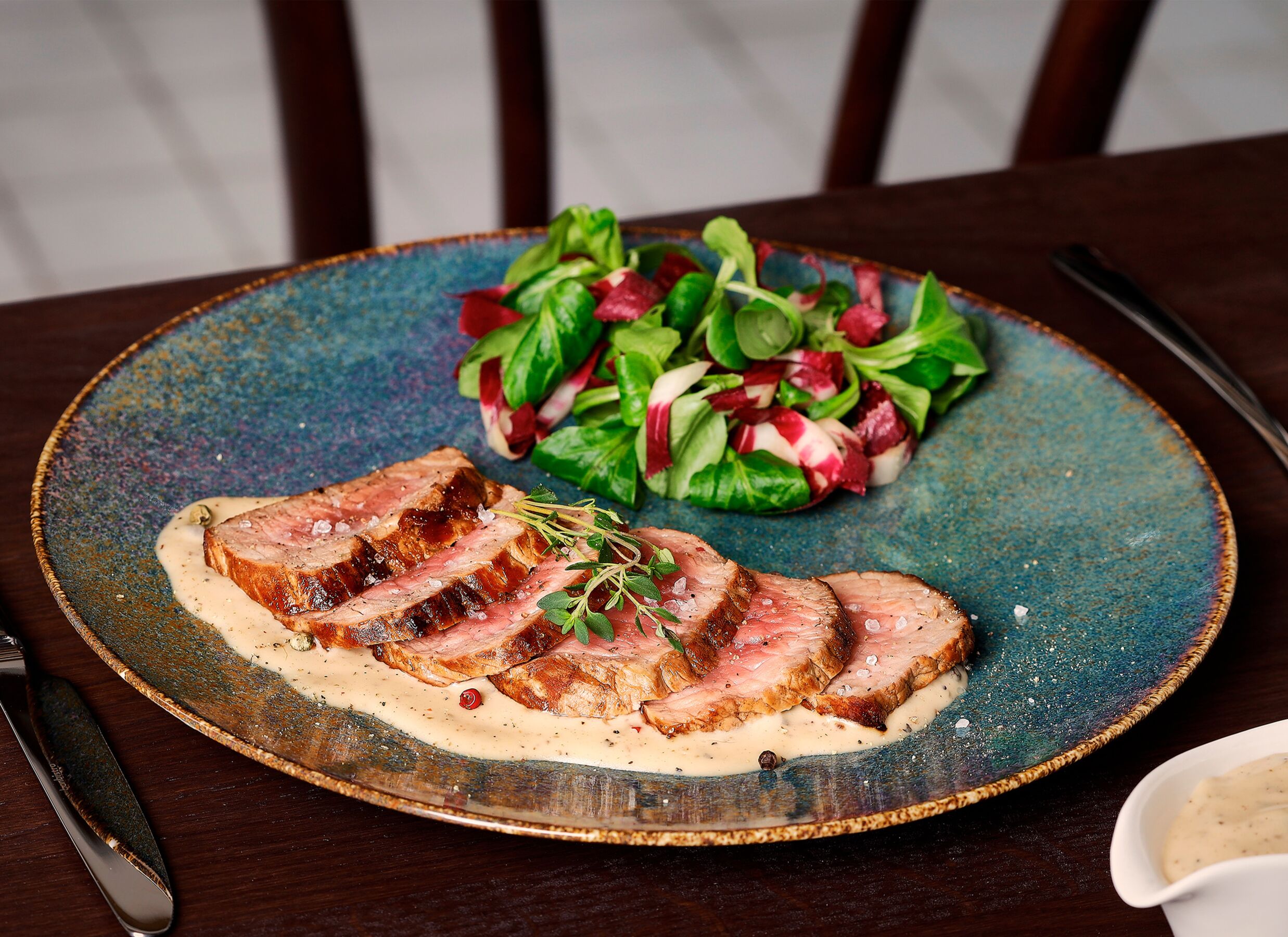 Foto ambiance - Assiette Cirro Ø32cm - porcelaine - vert