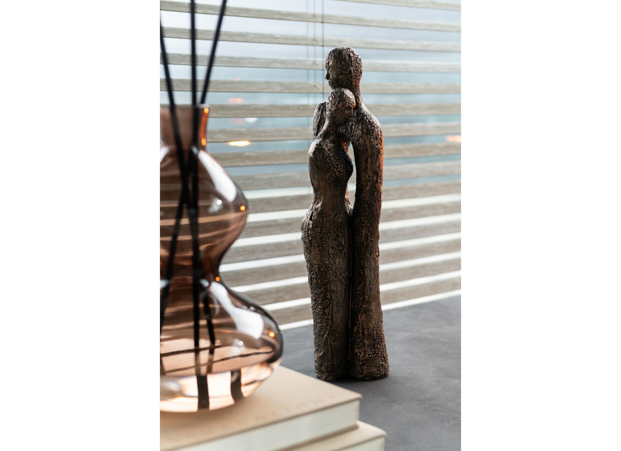 Foto ambiance - Statue Couple Câlin H48,5cm - polyresin - brun & or