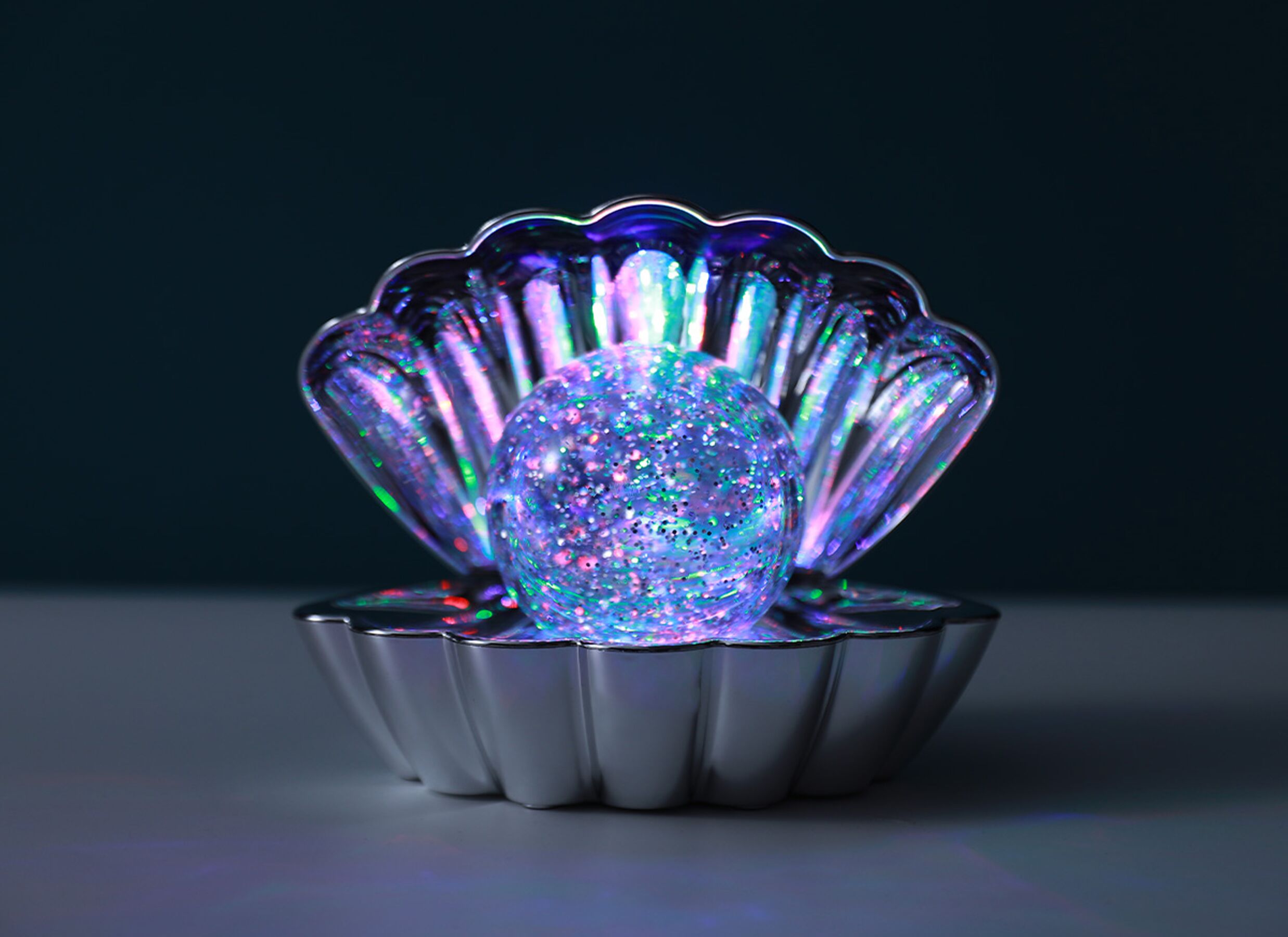 Overzichtsfoto - Tafellamp Shell kunststof - zilver